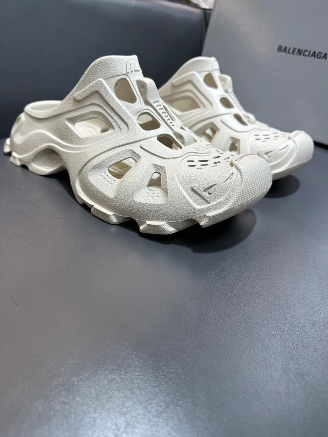 BALENCIAGA / París familia parejas modelos al aire libre semi remolque sandalias cueva zapatos envío