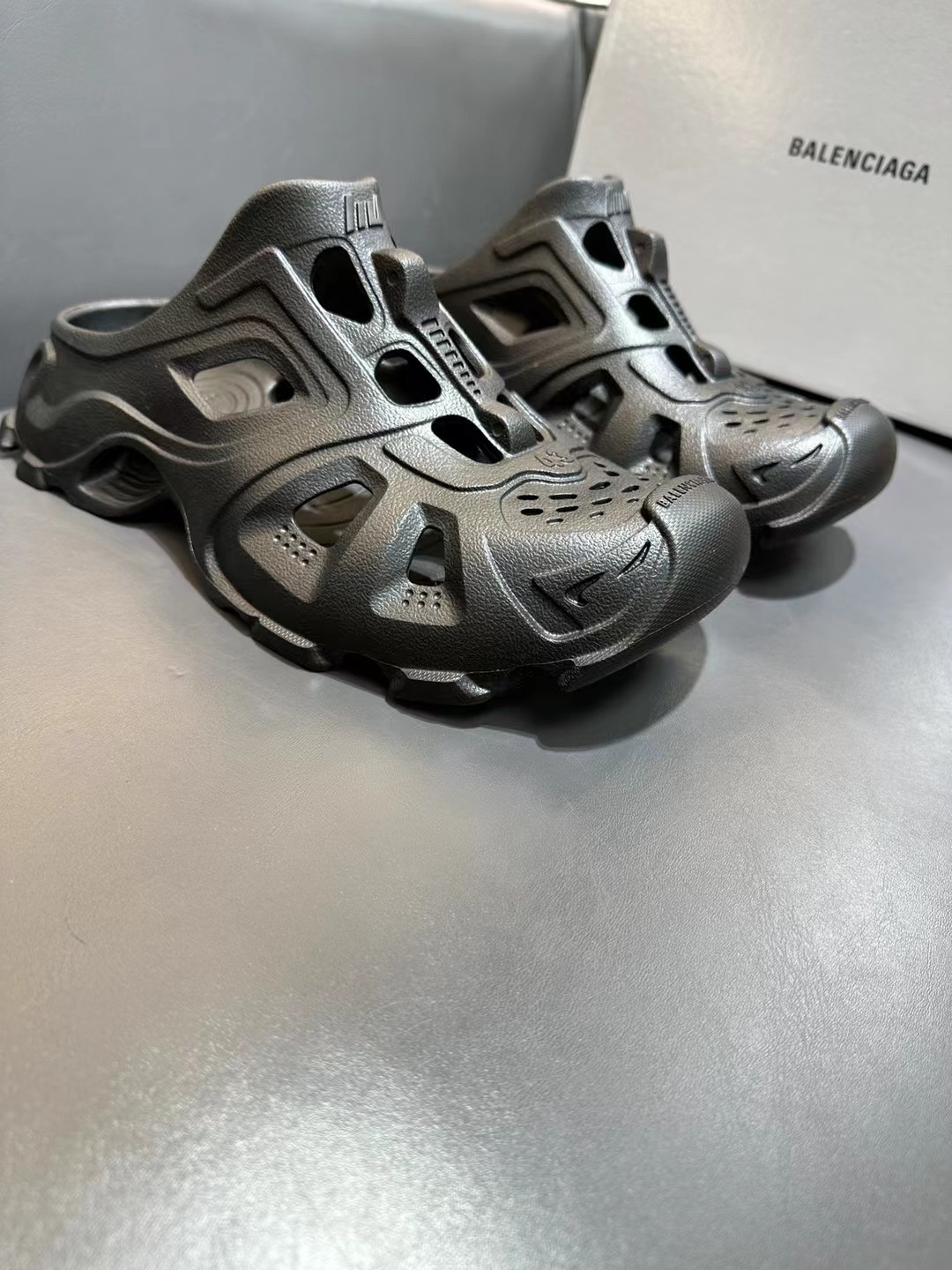 BALENCIAGA / París familia parejas modelos al aire libre semi remolque sandalias cueva zapatos envío