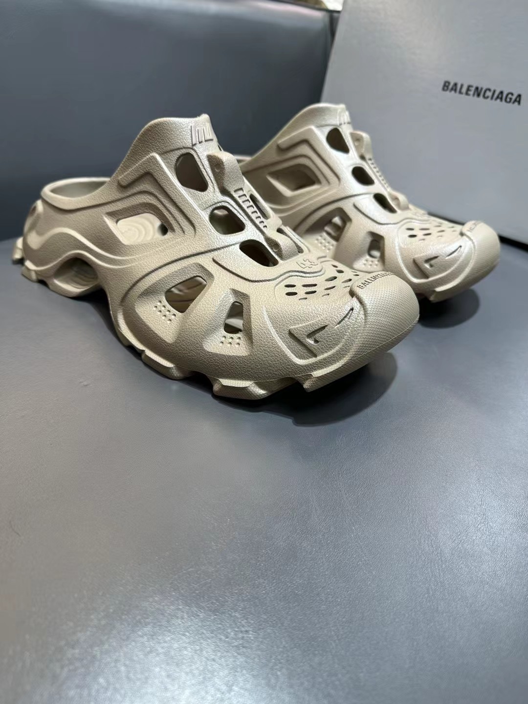 BALENCIAGA / París familia parejas modelos al aire libre semi remolque sandalias cueva zapatos envío