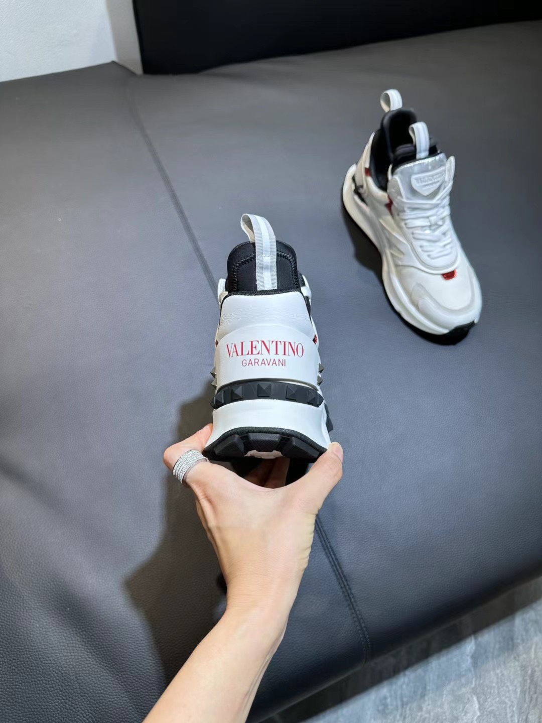 . Valentino últimos modelos actualización multicolor puede elegir bienes de gama alta colisión empal