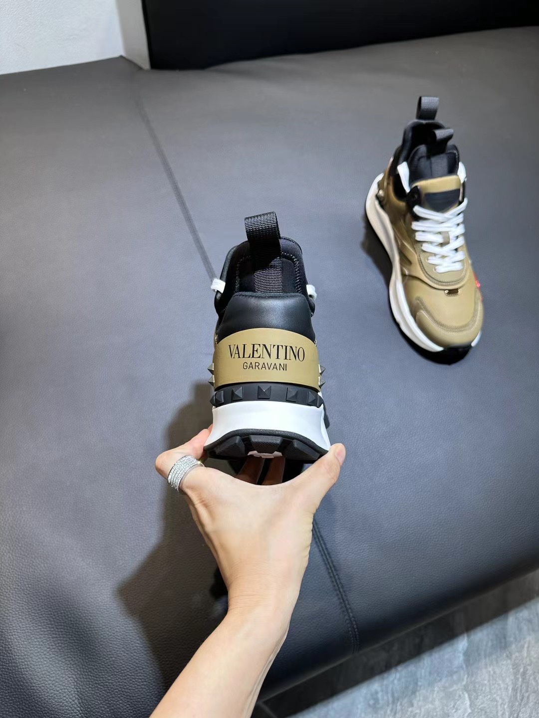 . Valentino últimos modelos actualización multicolor puede elegir bienes de gama alta colisión empal