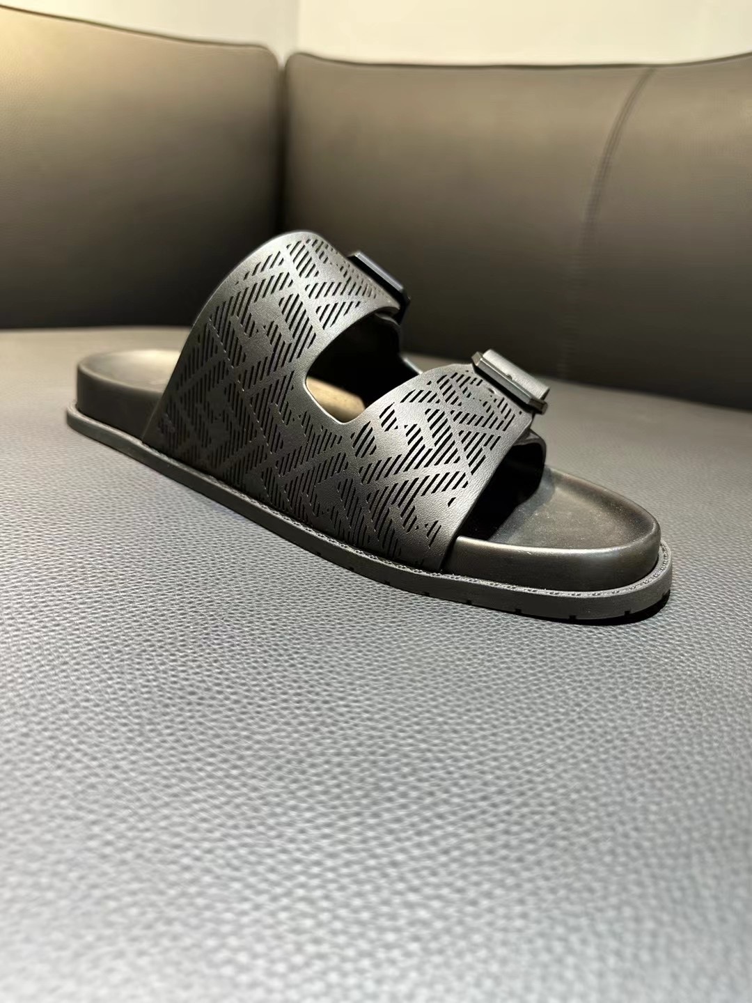 Fendi Style Brown Leather Men's Shoes style reference detail image 4 from source 781855