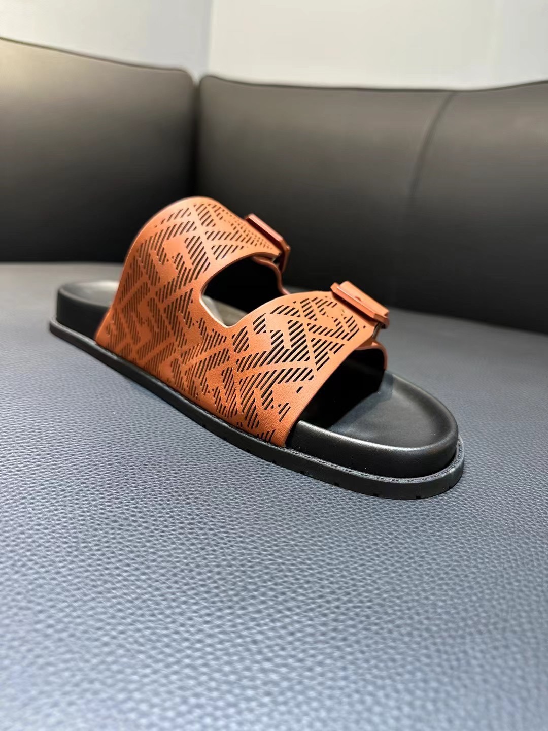 Fendi Style Brown Leather Men's Shoes style reference detail image 4 from source 781854