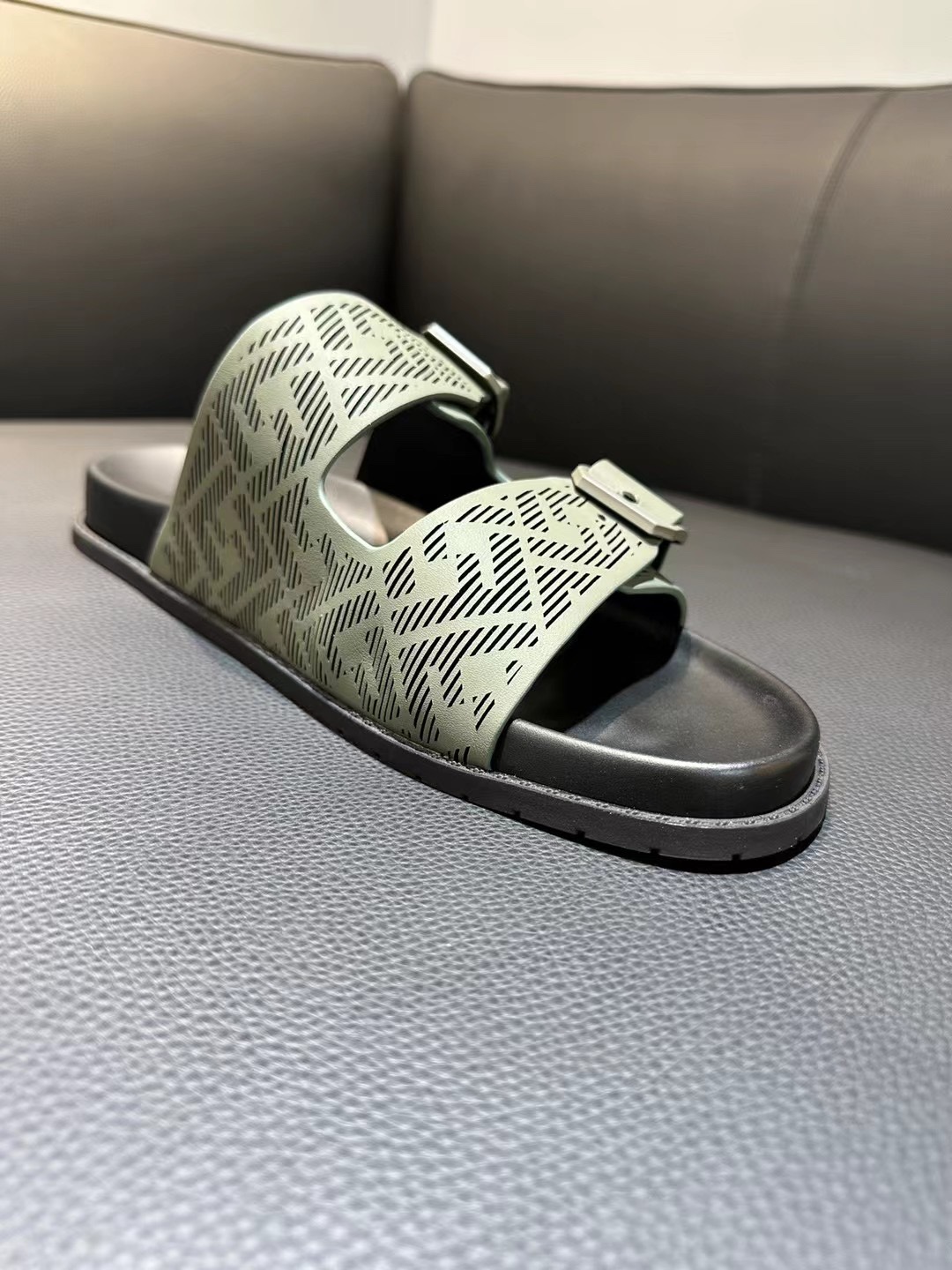 Fendi Style Brown Leather Men's Shoes Men's Shoes Men's Shoes detail image 4 from source 781848