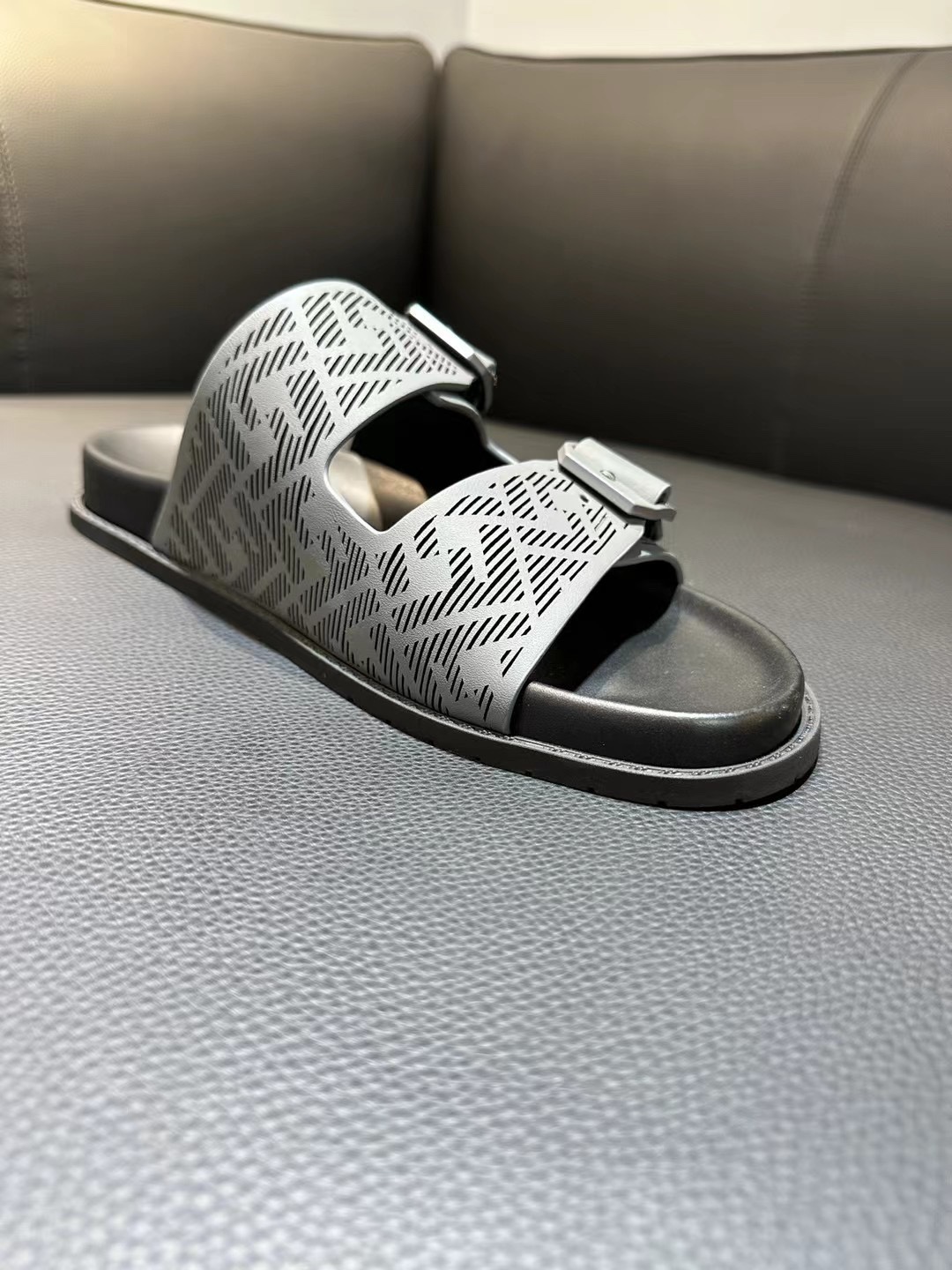 Fendi Style Brown Leather Men's Shoes style reference detail image 3 from source 781853