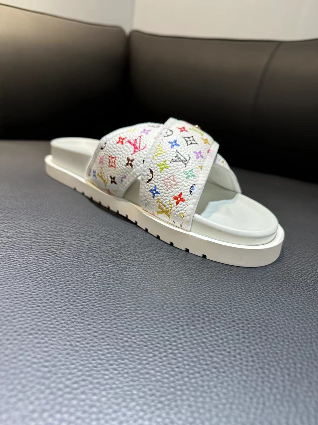 [flores viejas] 𝐋𝐨𝐮𝐢𝐬 𝐕𝐮𝐢𝐭 𝐭𝐨𝐧 Louis Vuitton Nuevas sandalias en relieve zapatillas Llen
