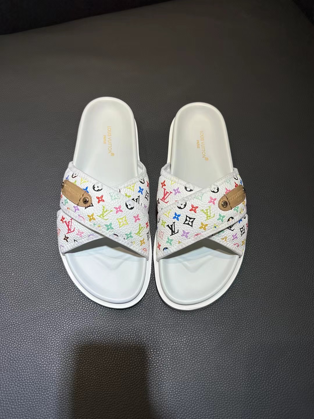 [flores viejas] 𝐋𝐨𝐮𝐢𝐬 𝐕𝐮𝐢𝐭 𝐭𝐨𝐧 Louis Vuitton Nuevas sandalias en relieve zapatillas Llen