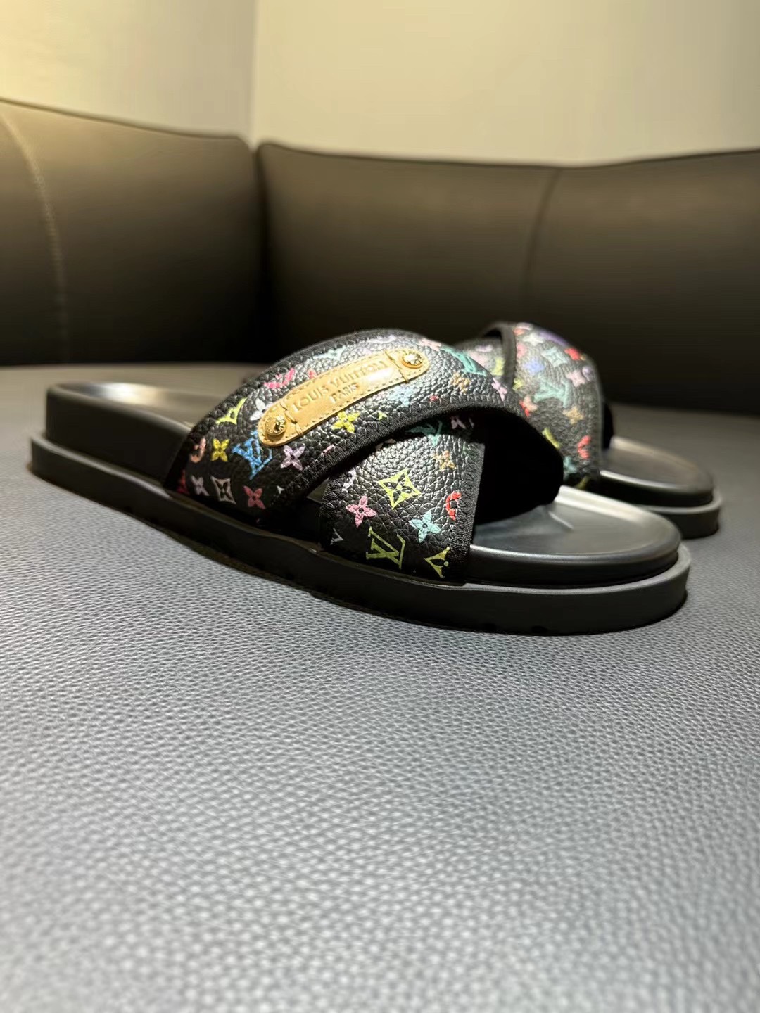 [flores viejas] 𝐋𝐨𝐮𝐢𝐬 𝐕𝐮𝐢𝐭 𝐭𝐨𝐧 Louis Vuitton Nuevas sandalias en relieve zapatillas Llen