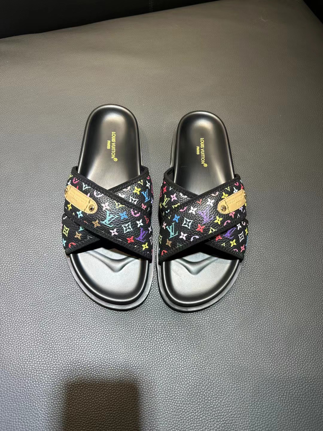 [flores viejas] 𝐋𝐨𝐮𝐢𝐬 𝐕𝐮𝐢𝐭 𝐭𝐨𝐧 Louis Vuitton Nuevas sandalias en relieve zapatillas Llen