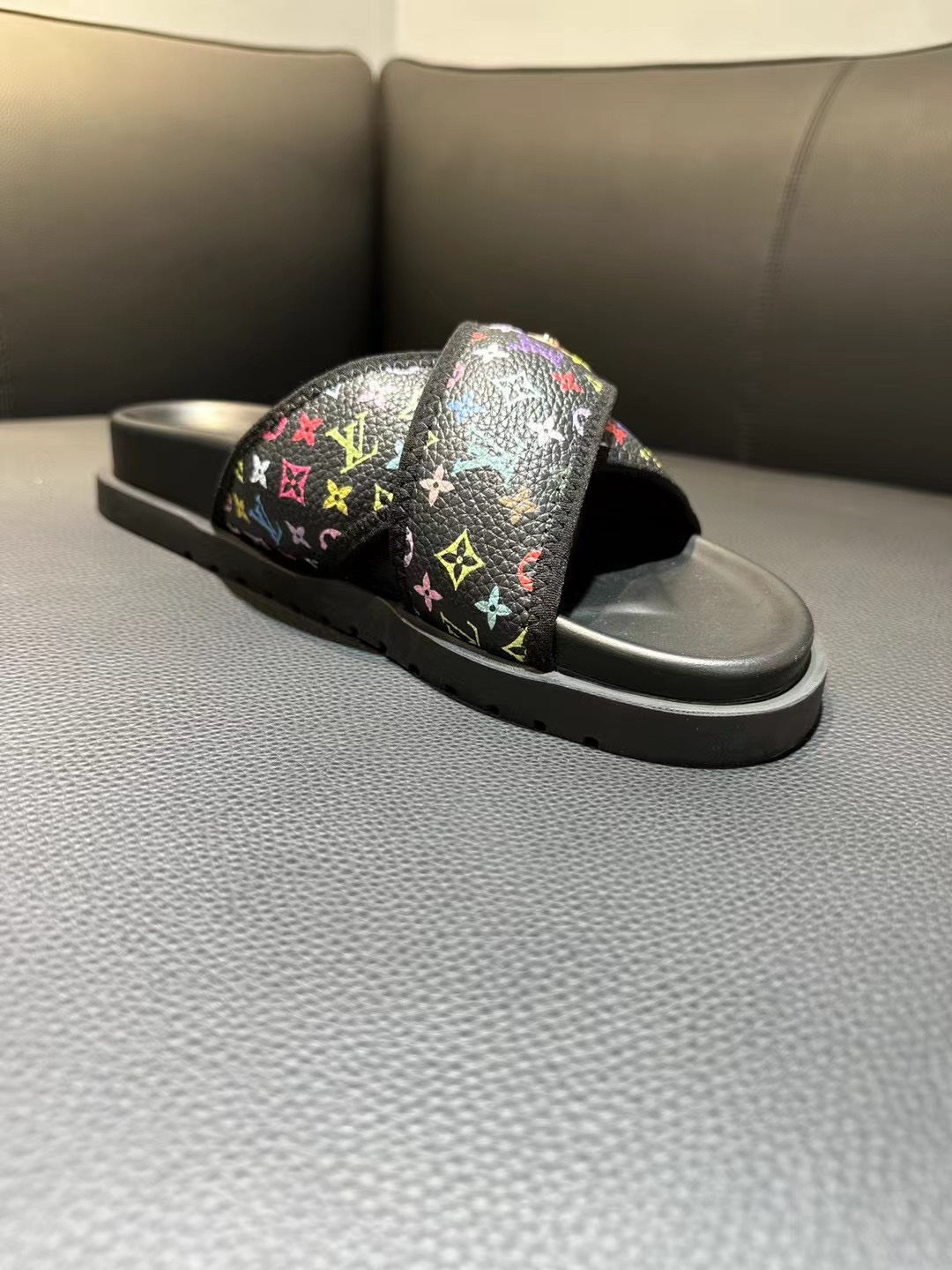 [flores viejas] 𝐋𝐨𝐮𝐢𝐬 𝐕𝐮𝐢𝐭 𝐭𝐨𝐧 Louis Vuitton Nuevas sandalias en relieve zapatillas Llen