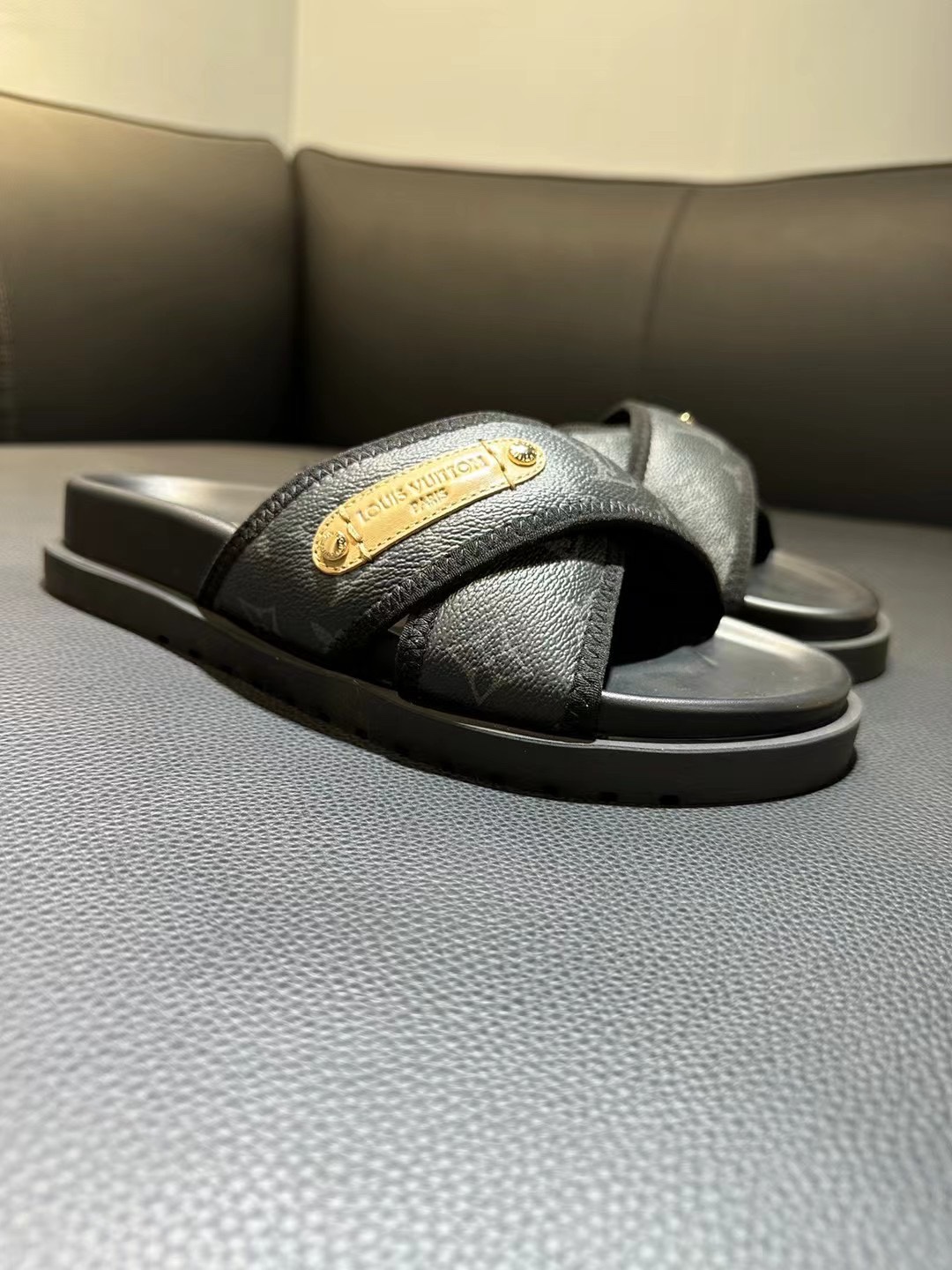 [flores viejas] 𝐋𝐨𝐮𝐢𝐬 𝐕𝐮𝐢𝐭 𝐭𝐨𝐧 Louis Vuitton Nuevas sandalias en relieve zapatillas Llen