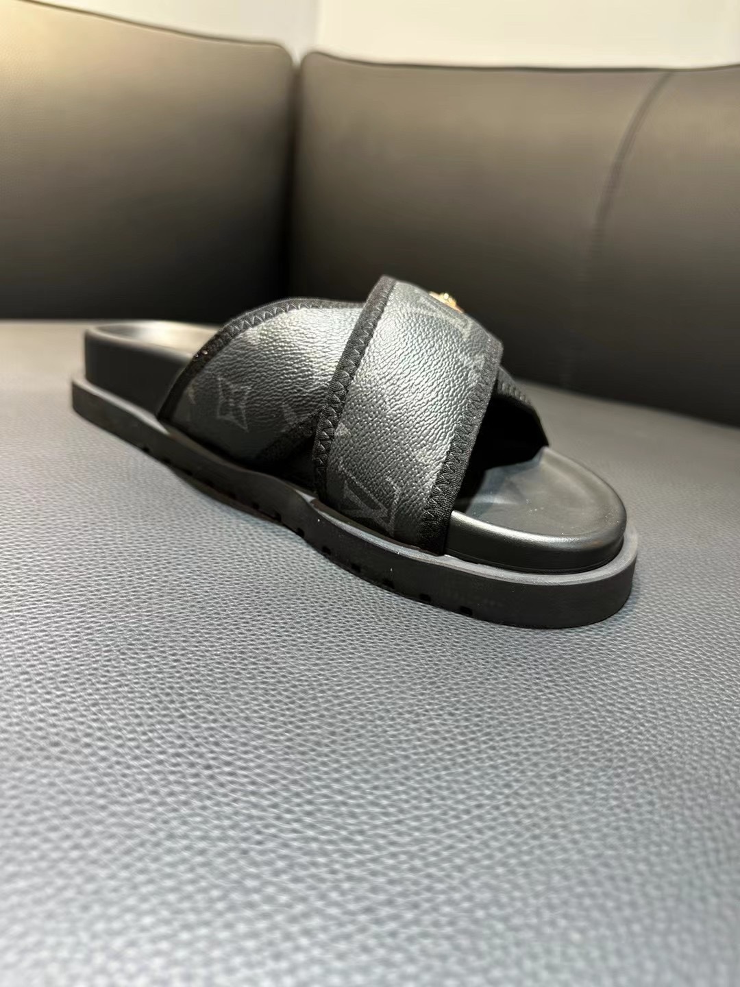 [flores viejas] 𝐋𝐨𝐮𝐢𝐬 𝐕𝐮𝐢𝐭 𝐭𝐨𝐧 Louis Vuitton Nuevas sandalias en relieve zapatillas Llen