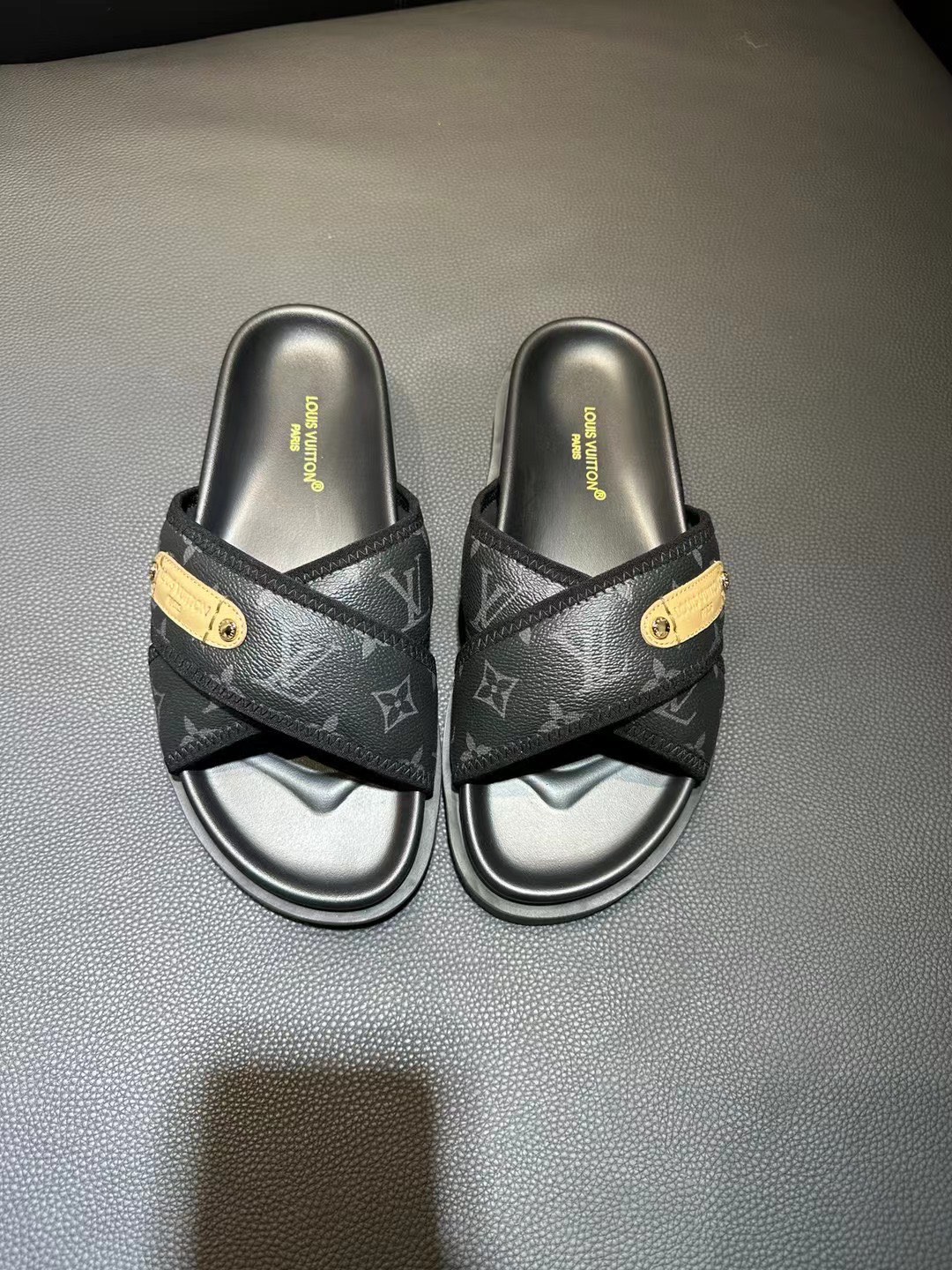[flores viejas] 𝐋𝐨𝐮𝐢𝐬 𝐕𝐮𝐢𝐭 𝐭𝐨𝐧 Louis Vuitton Nuevas sandalias en relieve zapatillas Llen