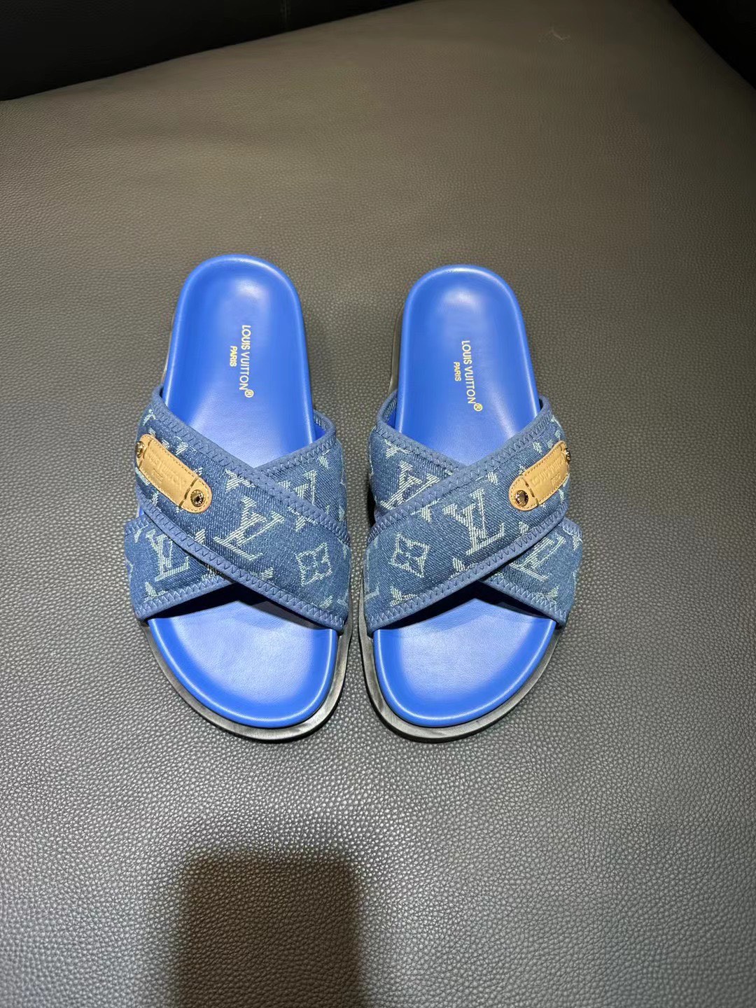 [flores viejas] 𝐋𝐨𝐮𝐢𝐬 𝐕𝐮𝐢𝐭 𝐭𝐨𝐧 Louis Vuitton Nuevas sandalias en relieve zapatillas Llen