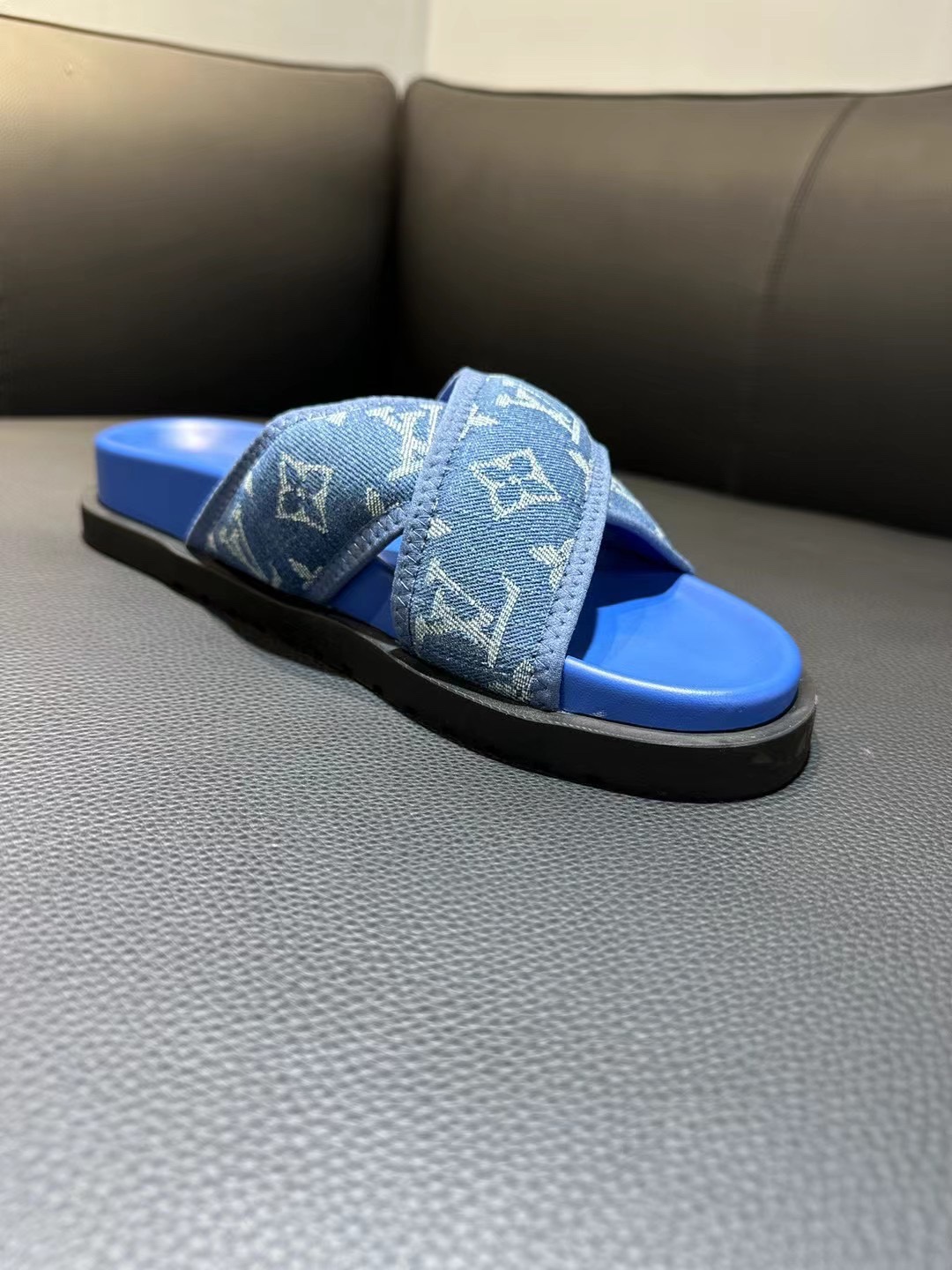 [flores viejas] 𝐋𝐨𝐮𝐢𝐬 𝐕𝐮𝐢𝐭 𝐭𝐨𝐧 Louis Vuitton Nuevas sandalias en relieve zapatillas Llen