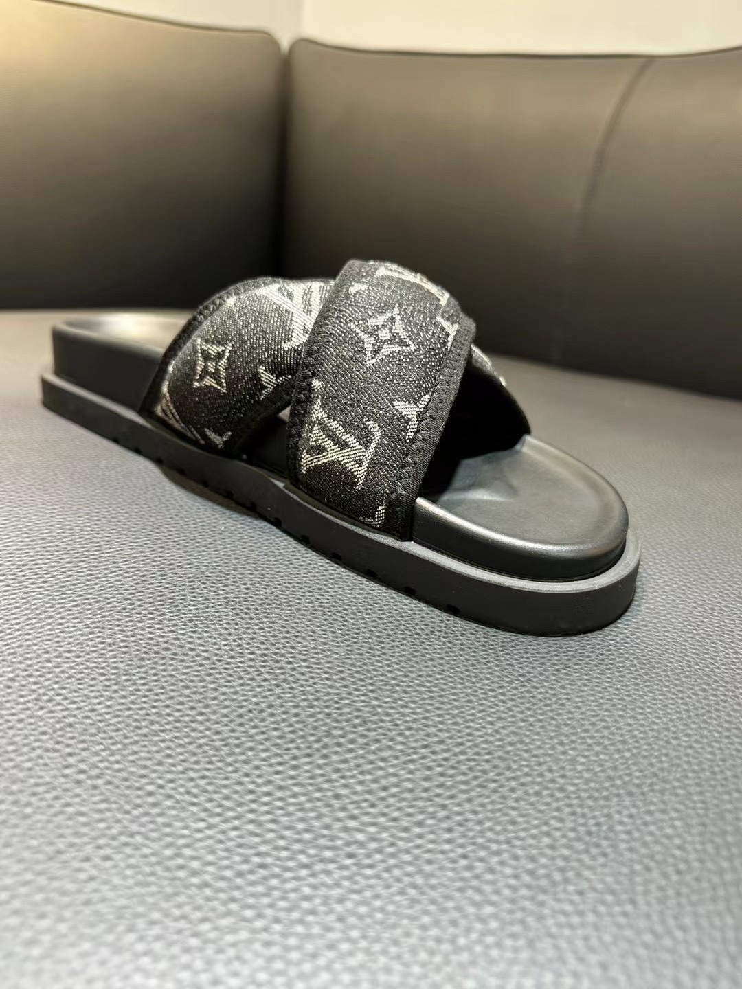 [flores viejas] 𝐋𝐨𝐮𝐢𝐬 𝐕𝐮𝐢𝐭 𝐭𝐨𝐧 Louis Vuitton Nuevas sandalias en relieve zapatillas Llen