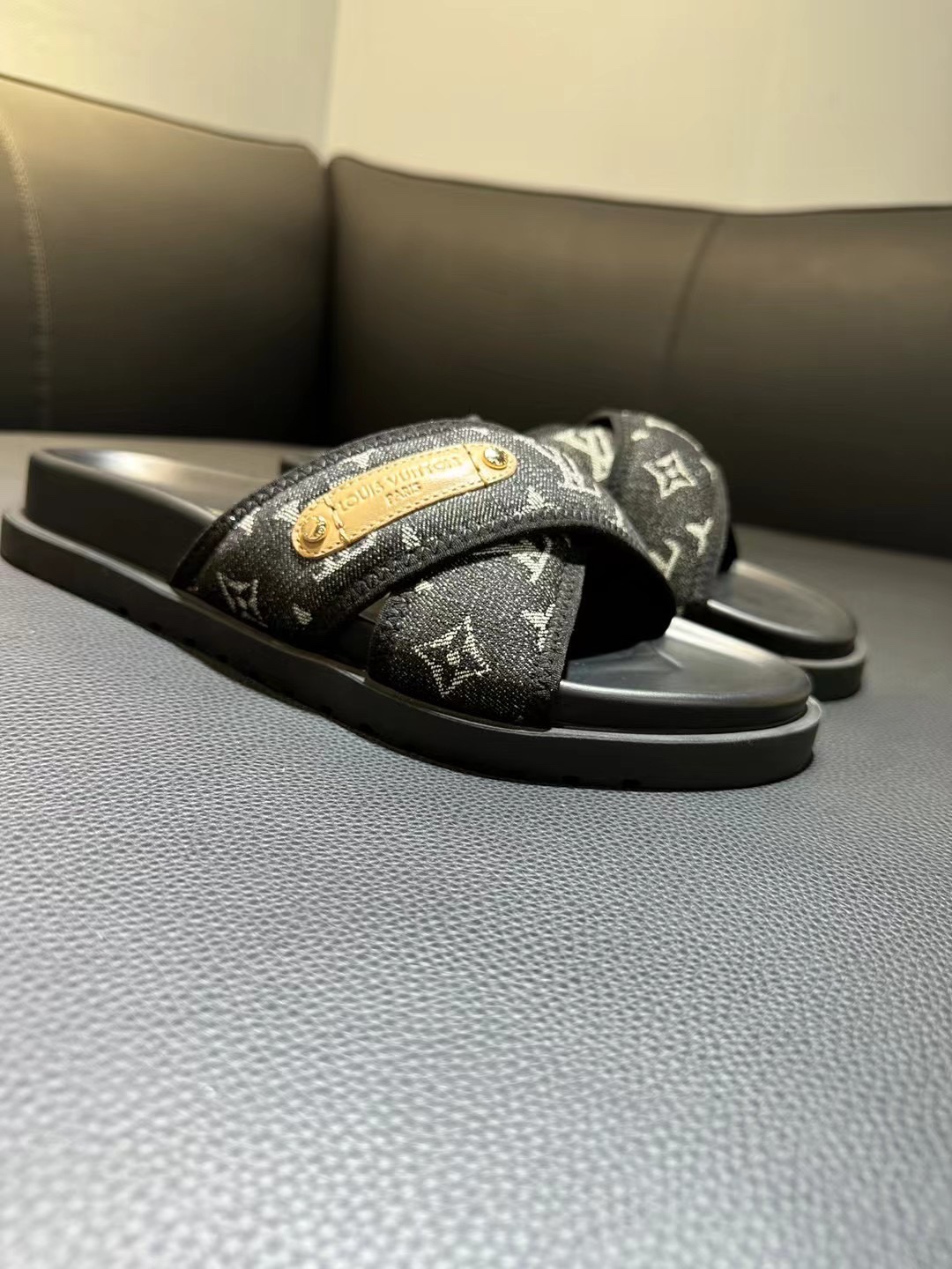 [flores viejas] 𝐋𝐨𝐮𝐢𝐬 𝐕𝐮𝐢𝐭 𝐭𝐨𝐧 Louis Vuitton Nuevas sandalias en relieve zapatillas Llen
