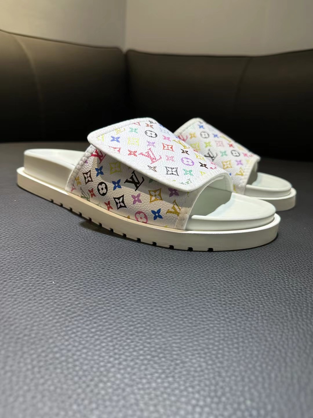 [flores viejas] 𝐋𝐨𝐮𝐢𝐬 𝐕𝐮𝐢𝐭 𝐭𝐨𝐧 Louis Vuitton Nuevas sandalias en relieve zapatillas Llen