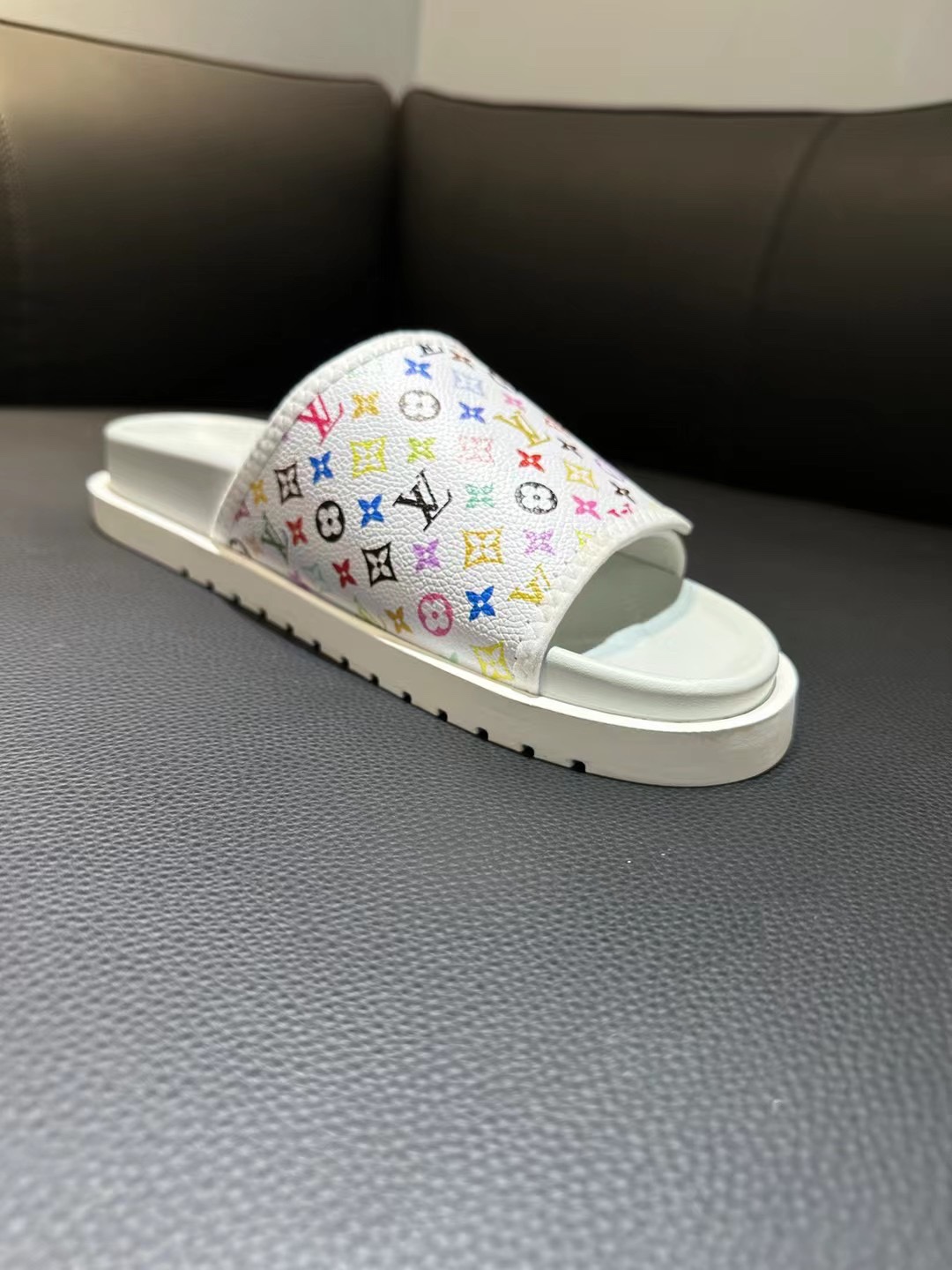 [flores viejas] 𝐋𝐨𝐮𝐢𝐬 𝐕𝐮𝐢𝐭 𝐭𝐨𝐧 Louis Vuitton Nuevas sandalias en relieve zapatillas Llen