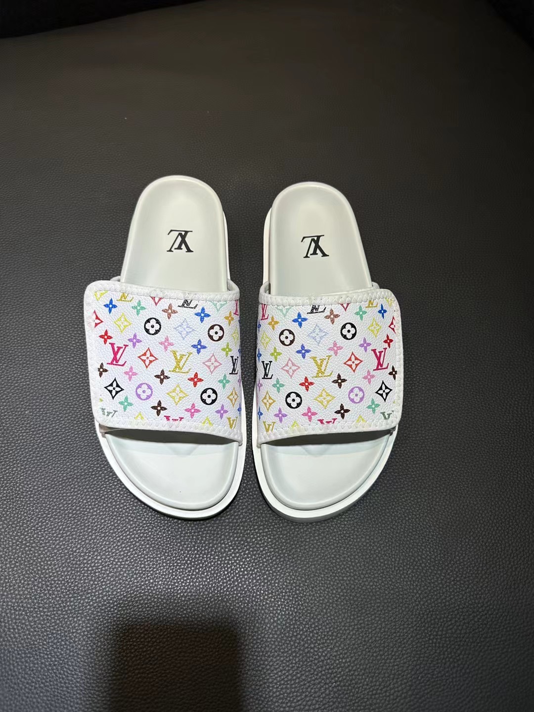 [flores viejas] 𝐋𝐨𝐮𝐢𝐬 𝐕𝐮𝐢𝐭 𝐭𝐨𝐧 Louis Vuitton Nuevas sandalias en relieve zapatillas Llen