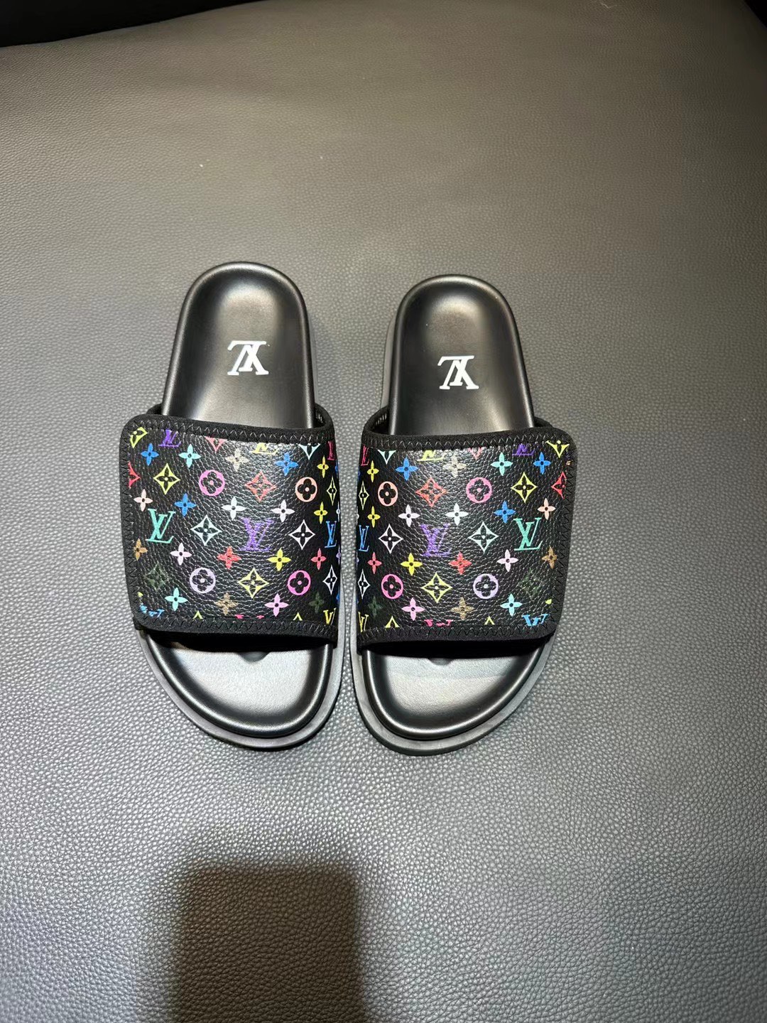 [flores viejas] 𝐋𝐨𝐮𝐢𝐬 𝐕𝐮𝐢𝐭 𝐭𝐨𝐧 Louis Vuitton Nuevas sandalias en relieve zapatillas Llen