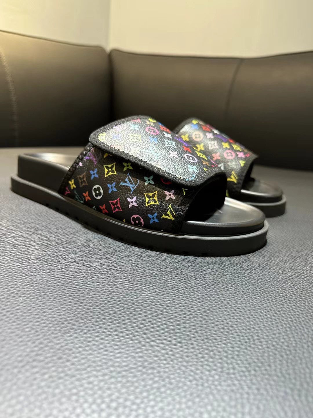[flores viejas] 𝐋𝐨𝐮𝐢𝐬 𝐕𝐮𝐢𝐭 𝐭𝐨𝐧 Louis Vuitton Nuevas sandalias en relieve zapatillas Llen
