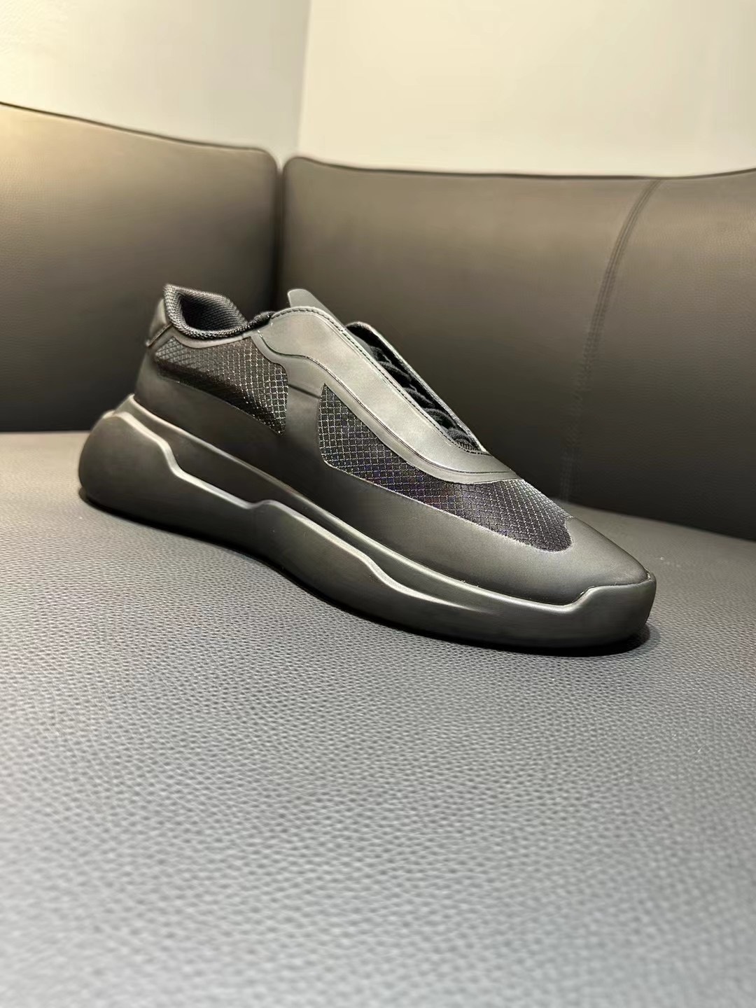 Prada Style Leather Men's Shoes style reference detail image 3 from source 781937