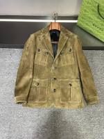 P2090 Tom Ford TF 24 new autumn and winter suede sheepskin leather jacket, tile detail picture ๐๐๐ ๐Selected suede sheepskin imported from Australia, with high quality texture and luxurious touch. Two classic colors, black and brown, are available to meet your different style needs. ๐ค๐ค ๐The clever combination of old money style and tough workwear style not only shows elegant aristocratic temperament, but also exudes resolute masculine charm. Whether you are attending high-end occasions or embarking on adventure journeys, it can be your perfect companion. ๐ ๐ผThe design of four flap pockets on the front is practical and fashionable, adding a sense of hierarchy to the overall look. It can easily store small items while also showing your personality and taste. ๐ ๐งThe suit collar design is simple and elegant, showing a gentleman's style. The collar is equipped with a windproof buckle for thoughtful protection, allowing you to stay warm and elegant in the cold autumn and winter seasons. ๐ช Tom Ford's new suede sheepskin leather jacket is an indispensable item in your fashionable wardrobe. Choosing it means choosing a high-quality lifestyle. ๐ฏ Code number: 48-56 1 P2090 Tom Ford TF 24 new autumn and winter suede sheepskin leather jacket, tile detail picture ๐๐๐ ๐Selected suede sheepskin imported from Australia, with high quality texture and luxurious touch. Two classic colors, black and brown, are available to meet your different style needs. ๐ค๐ค ๐The clever combination of old money style and tough workwear style not only shows elegant aristocratic temperament, but also exudes resolute masculine charm. Whether you are attending high-end occasions or embarking on adventure journeys, it can be your perfect companion. ๐ ๐ผThe design of four flap pockets on the front is practical and fashionable, adding a sense of hierarchy to the overall look. It can easily store small items while also showing your personality and taste. ๐ ๐งThe suit collar design is simple and elegant, showing a gentleman’s style. The collar is equipped with a windproof buckle for thoughtful protection, allowing you to stay warm and elegant in the cold autumn and winter seasons. ๐ช Tom Ford’s new suede sheepskin leather jacket is an indispensable item in your fashionable wardrobe. Choosing it means choosing a high-quality lifestyle. ๐ฏ Code number: 48-56