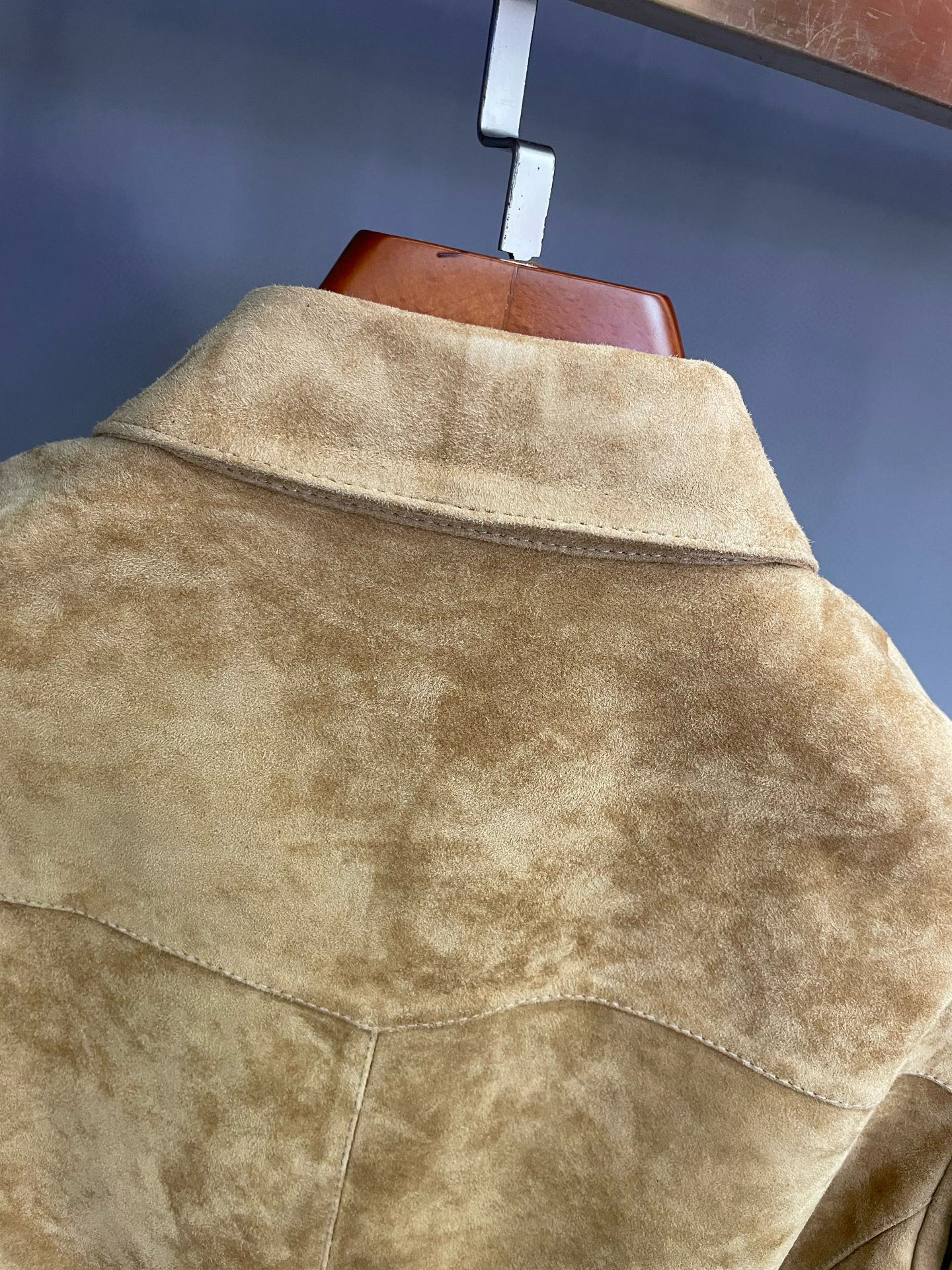 P2352 LP 诺优翩雅2025秋冬男士羊皮皮衣：以匠