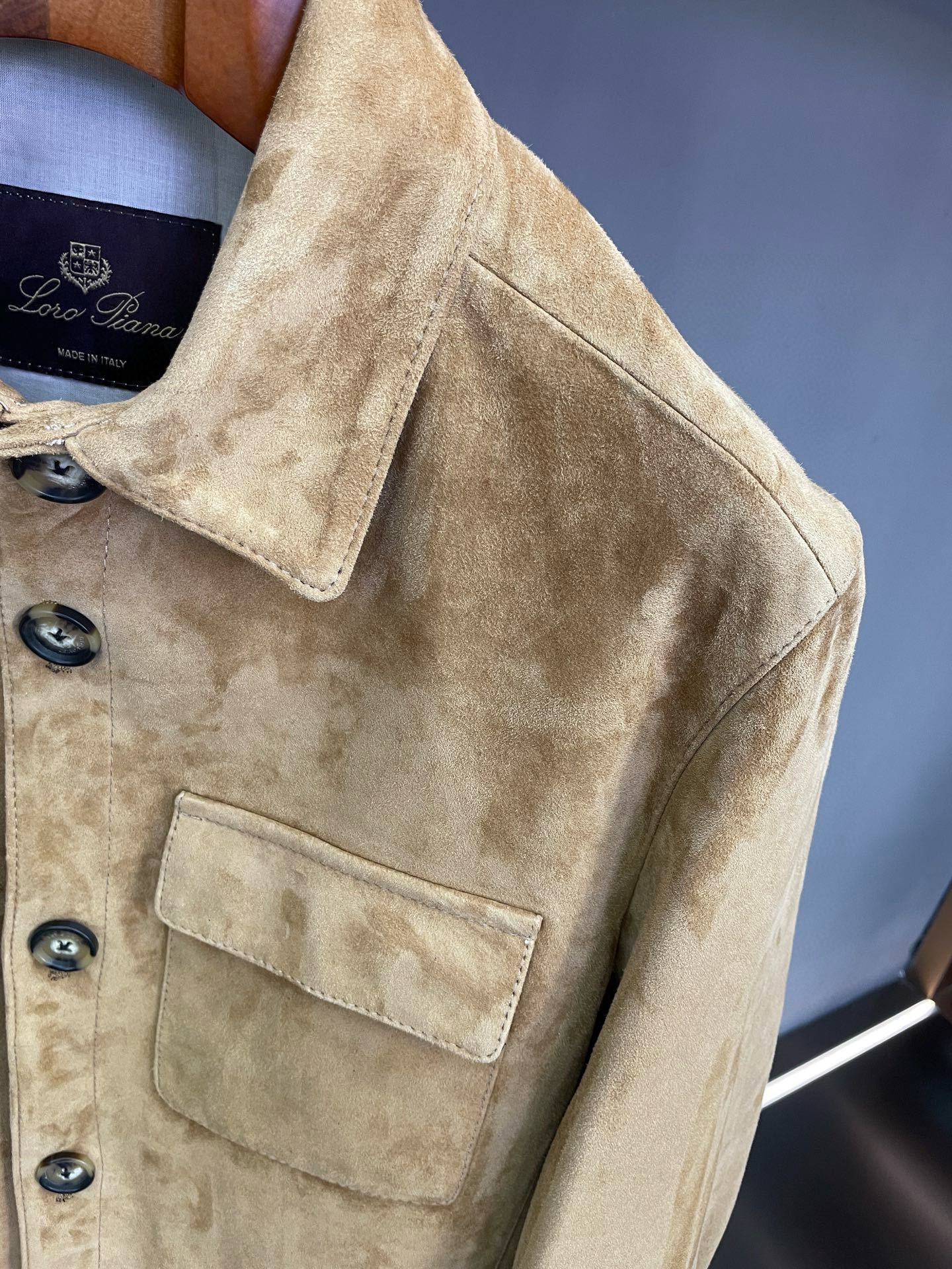 P2352 LP 诺优翩雅2025秋冬男士羊皮皮衣：以匠