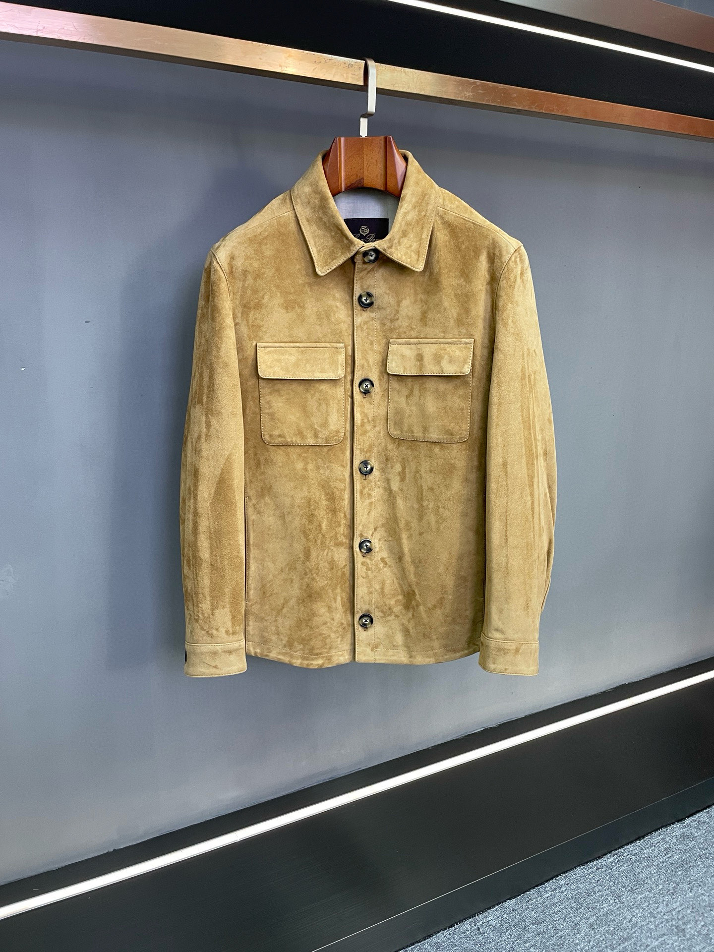 P2352 LP 诺优翩雅2025秋冬男士羊皮皮衣：以匠