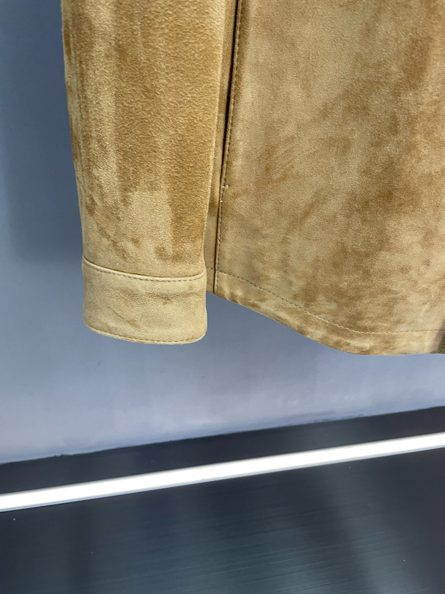 P2352 LP 诺优翩雅2025秋冬男士羊皮皮衣：以匠