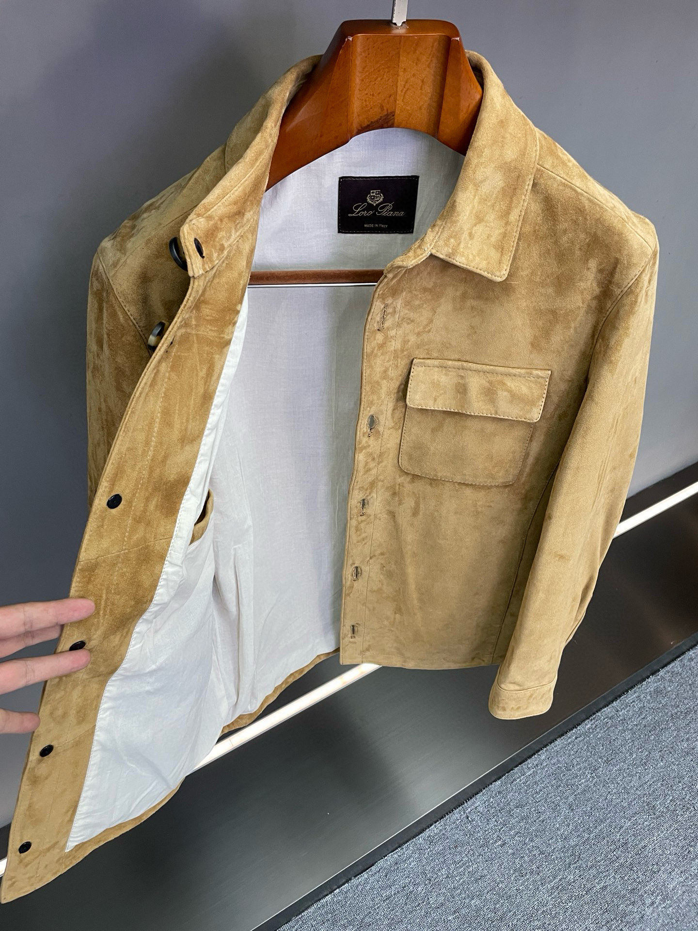 P2352 LP 诺优翩雅2025秋冬男士羊皮皮衣：以匠