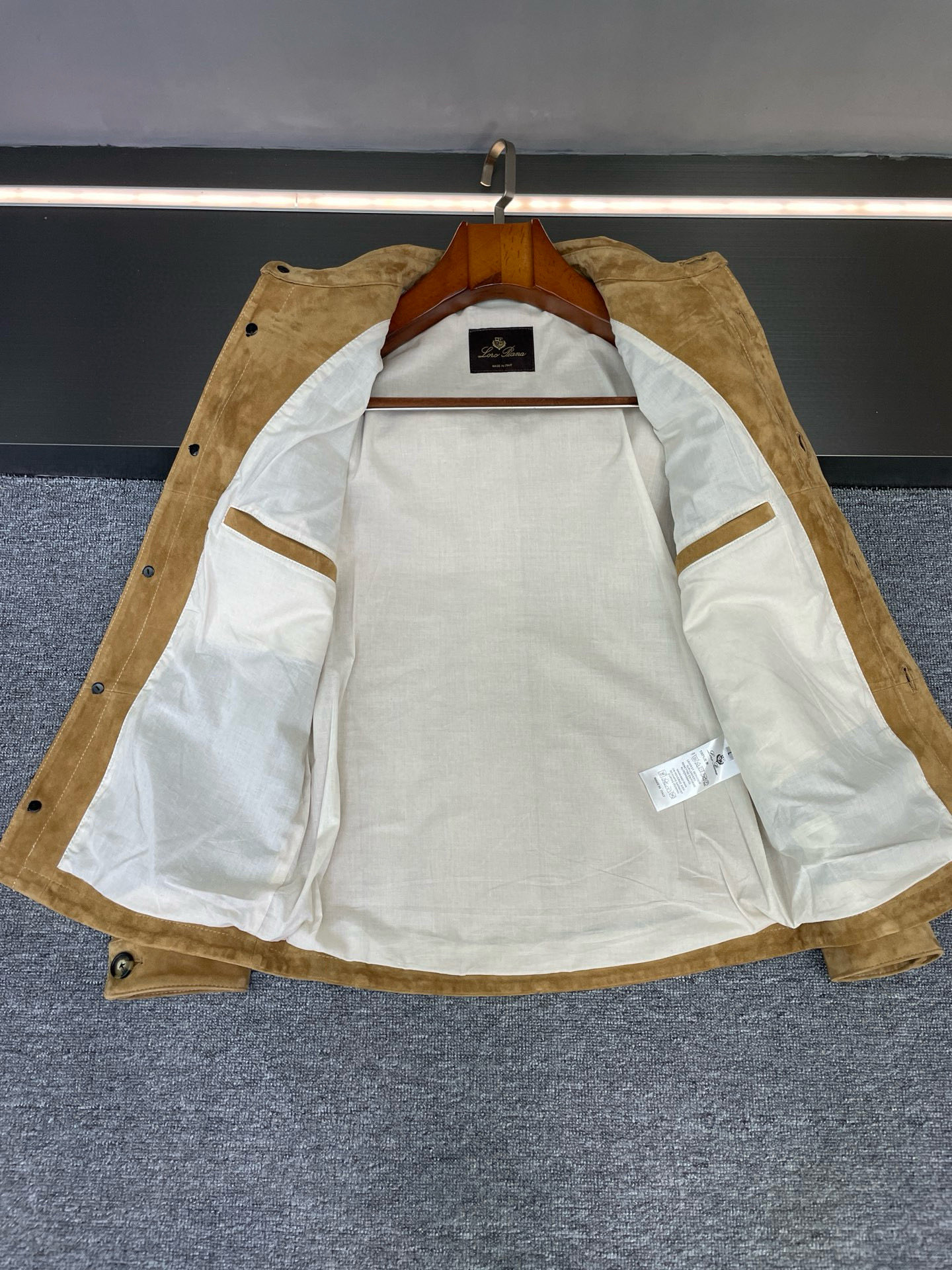 P2352 老钱风皮衣范本｜诺优翩雅这件把质感焊在身上