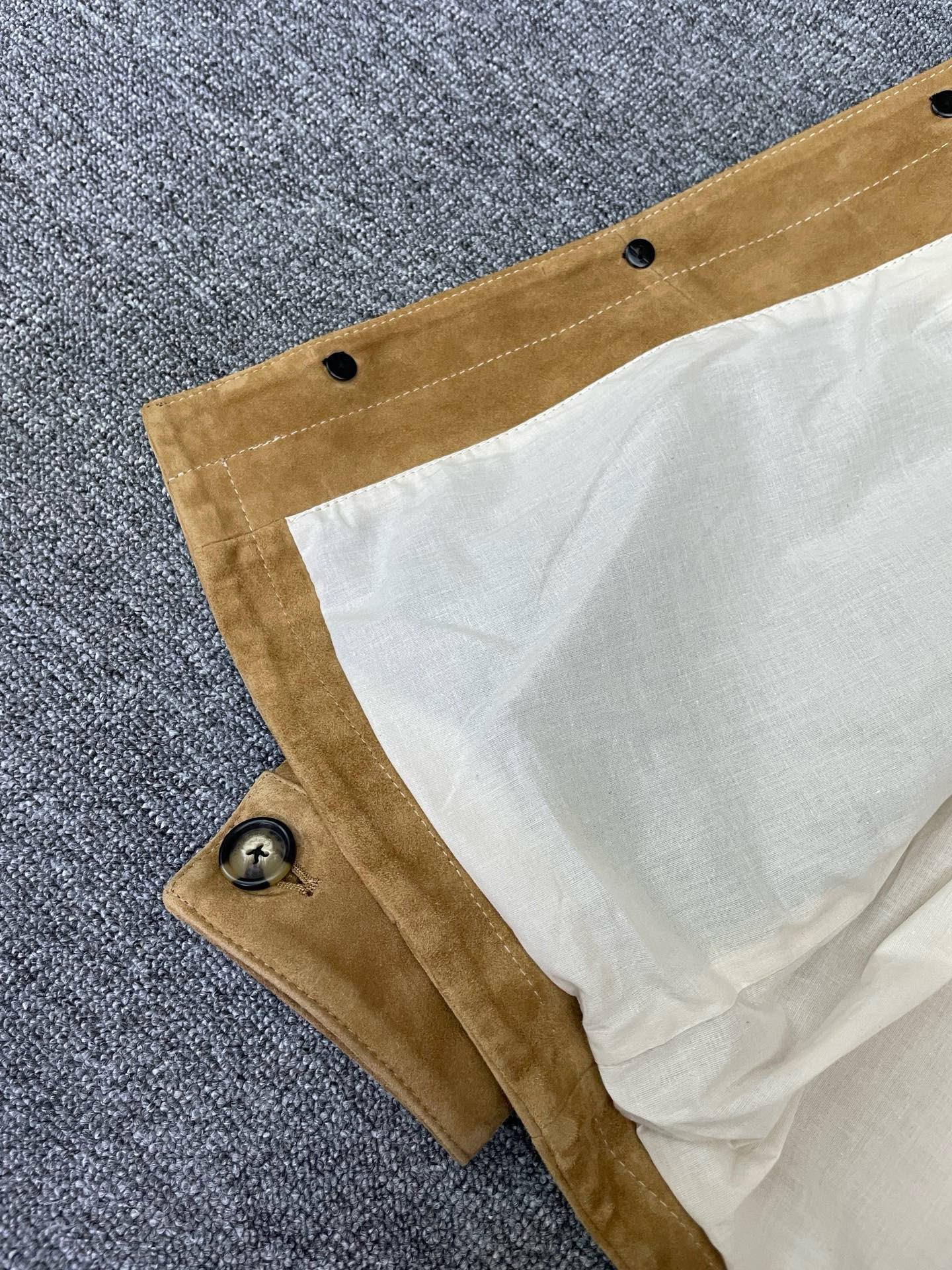 P2352 老钱风皮衣范本｜诺优翩雅这件把质感焊在身上