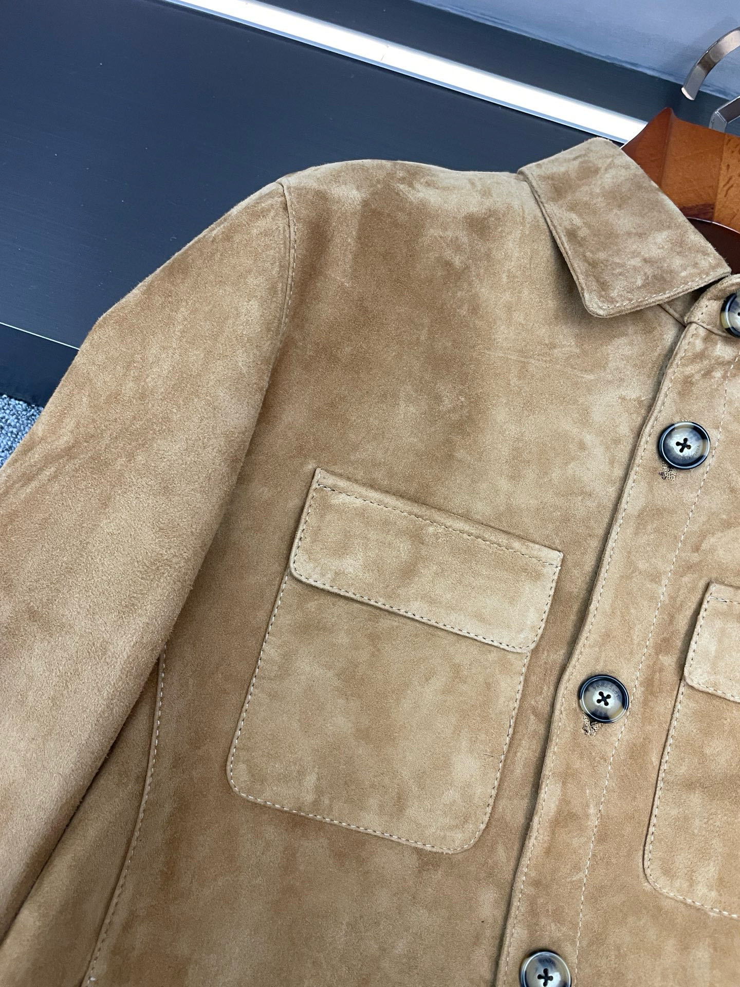 P2352 老钱风皮衣范本｜诺优翩雅这件把质感焊在身上