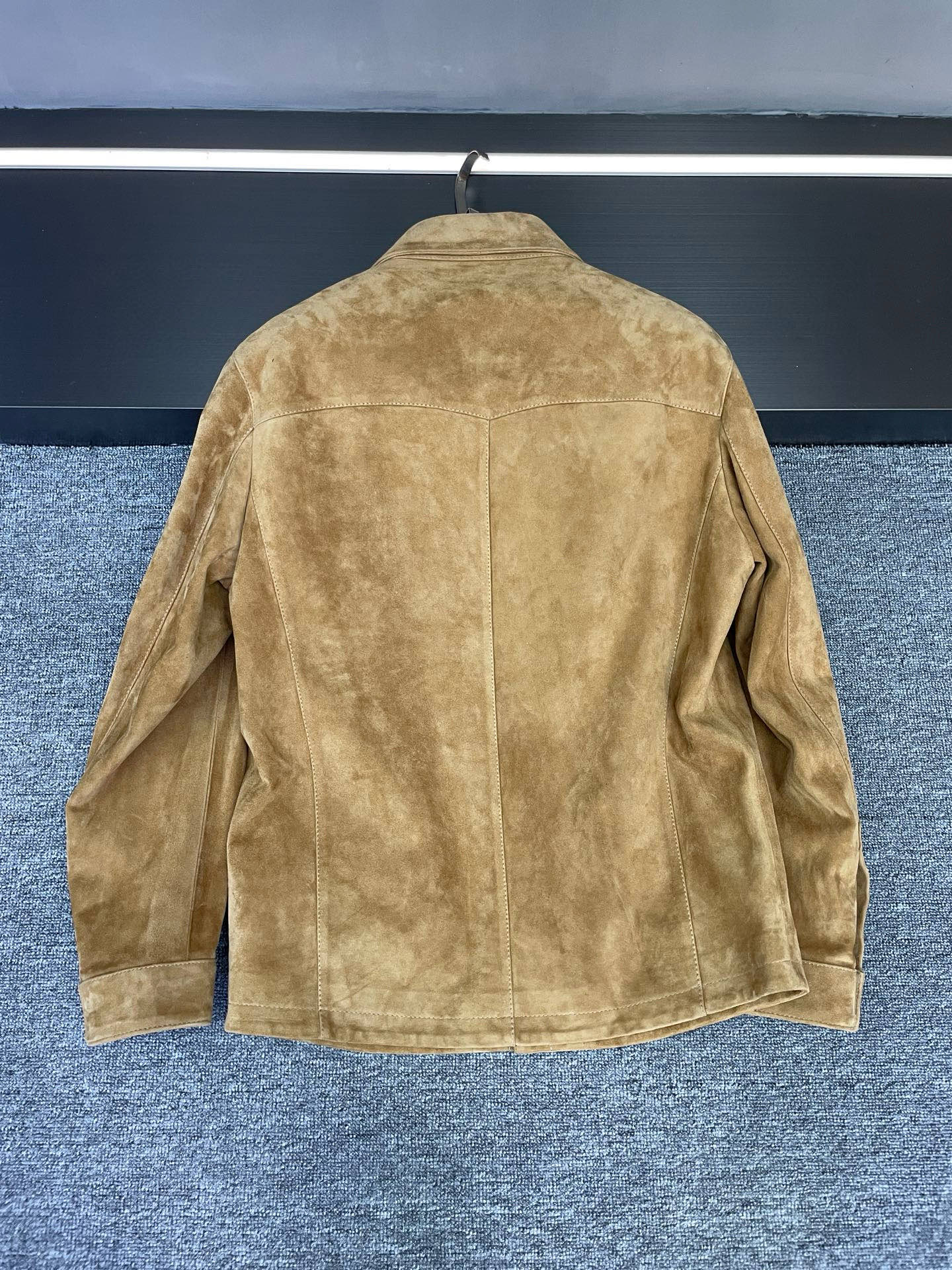 P2352 老钱风皮衣范本｜诺优翩雅这件把质感焊在身上