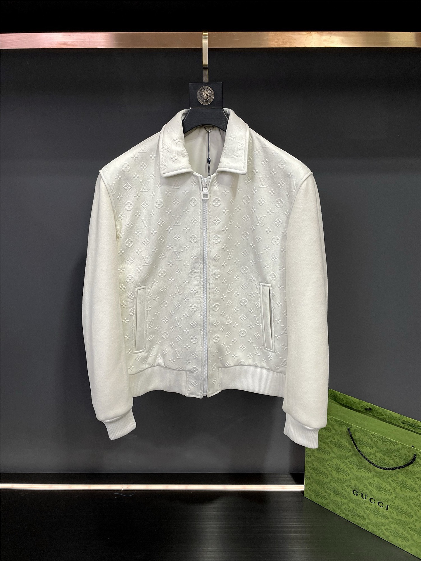 P2100 路易威登 LV 2025年新款男士羊皮拼接羊