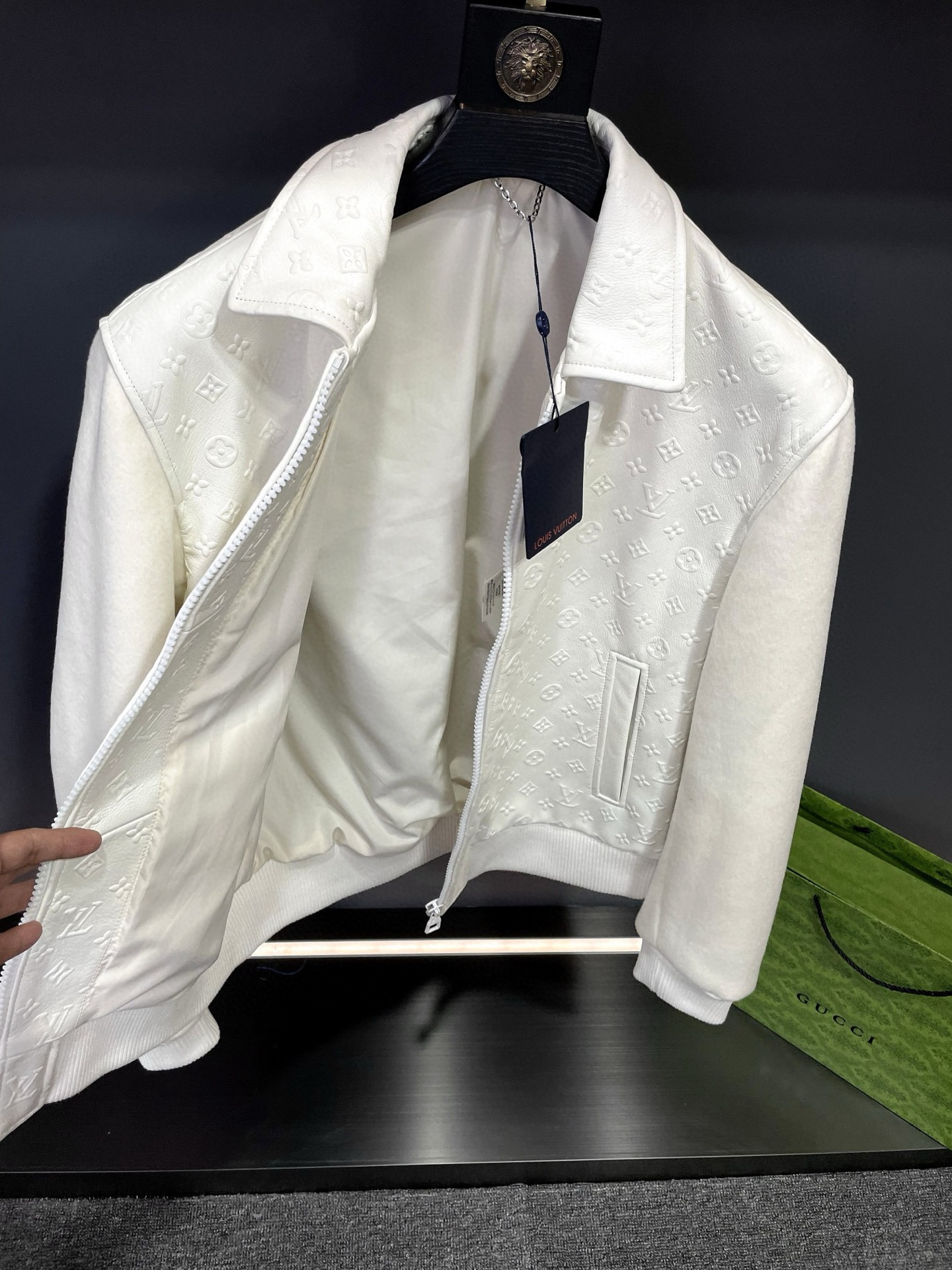 P2100 路易威登 LV 2025年新款男士羊皮拼接羊