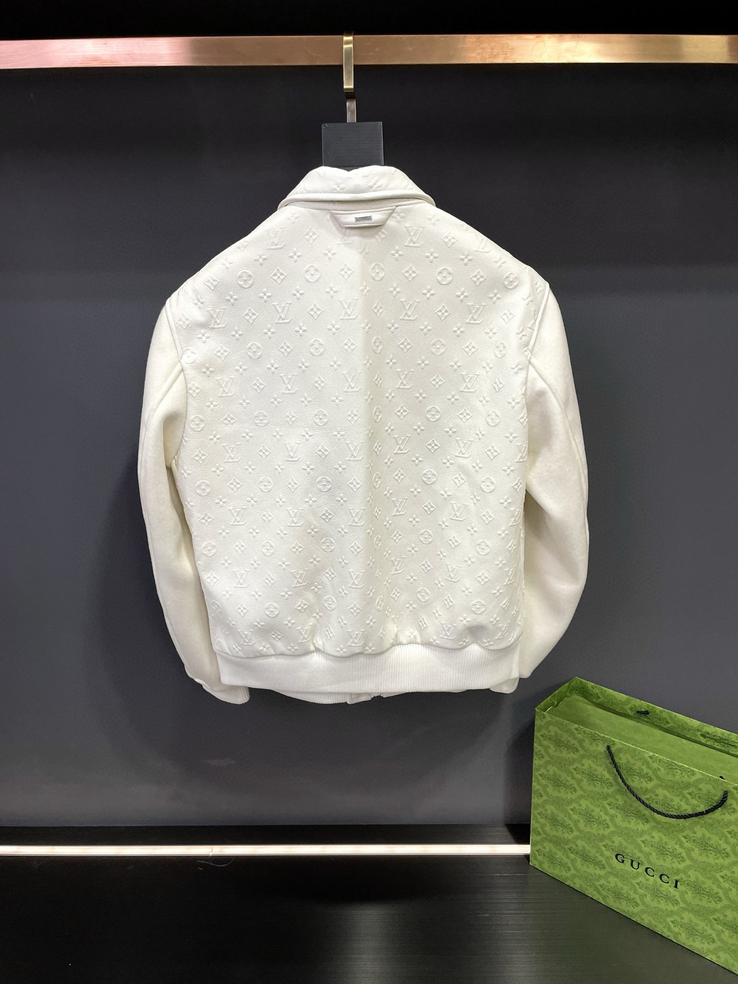 P2100 路易威登 LV 2025年新款男士羊皮拼接羊