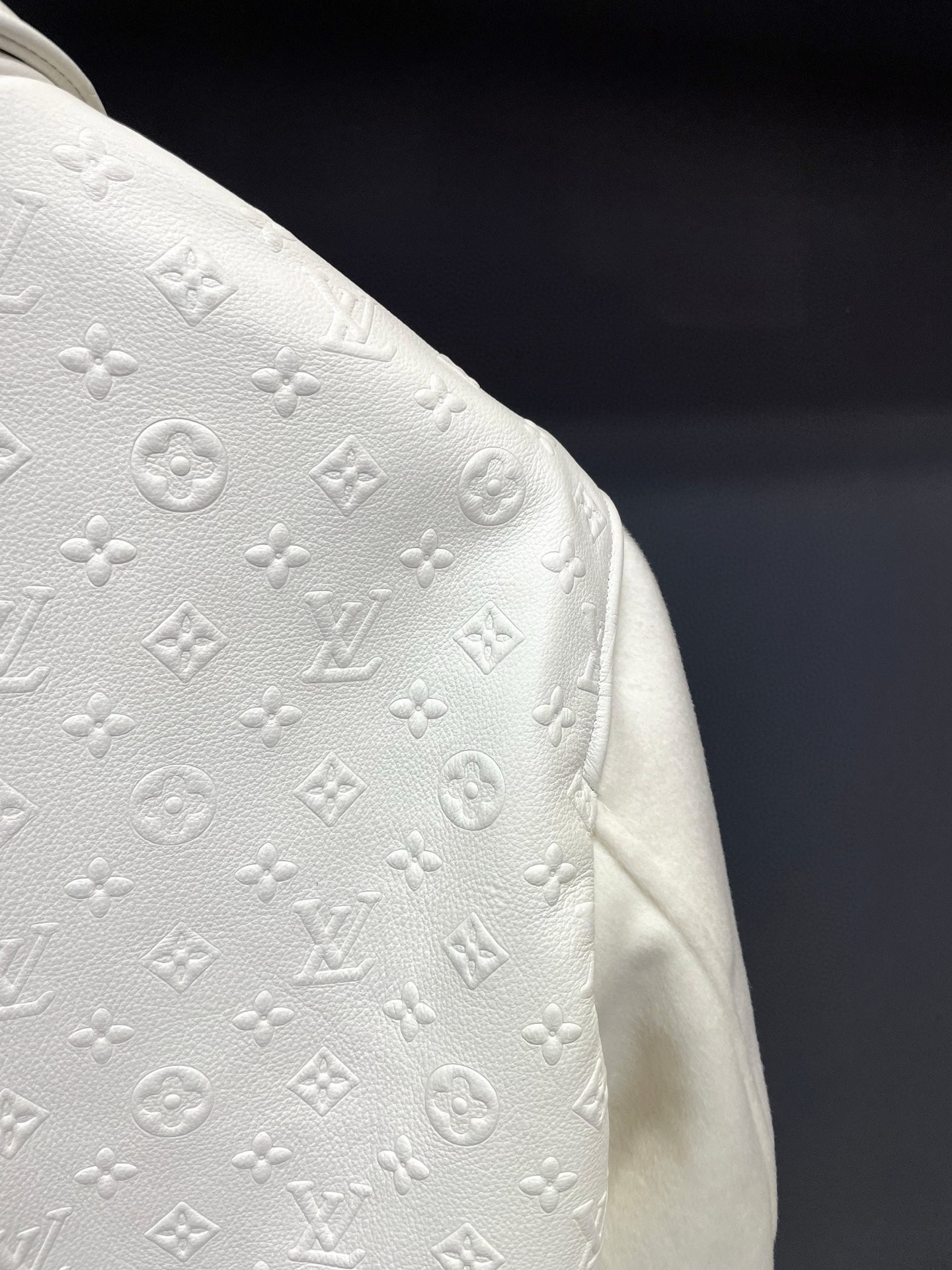 P2100 路易威登 LV 2025年新款男士羊皮拼接羊