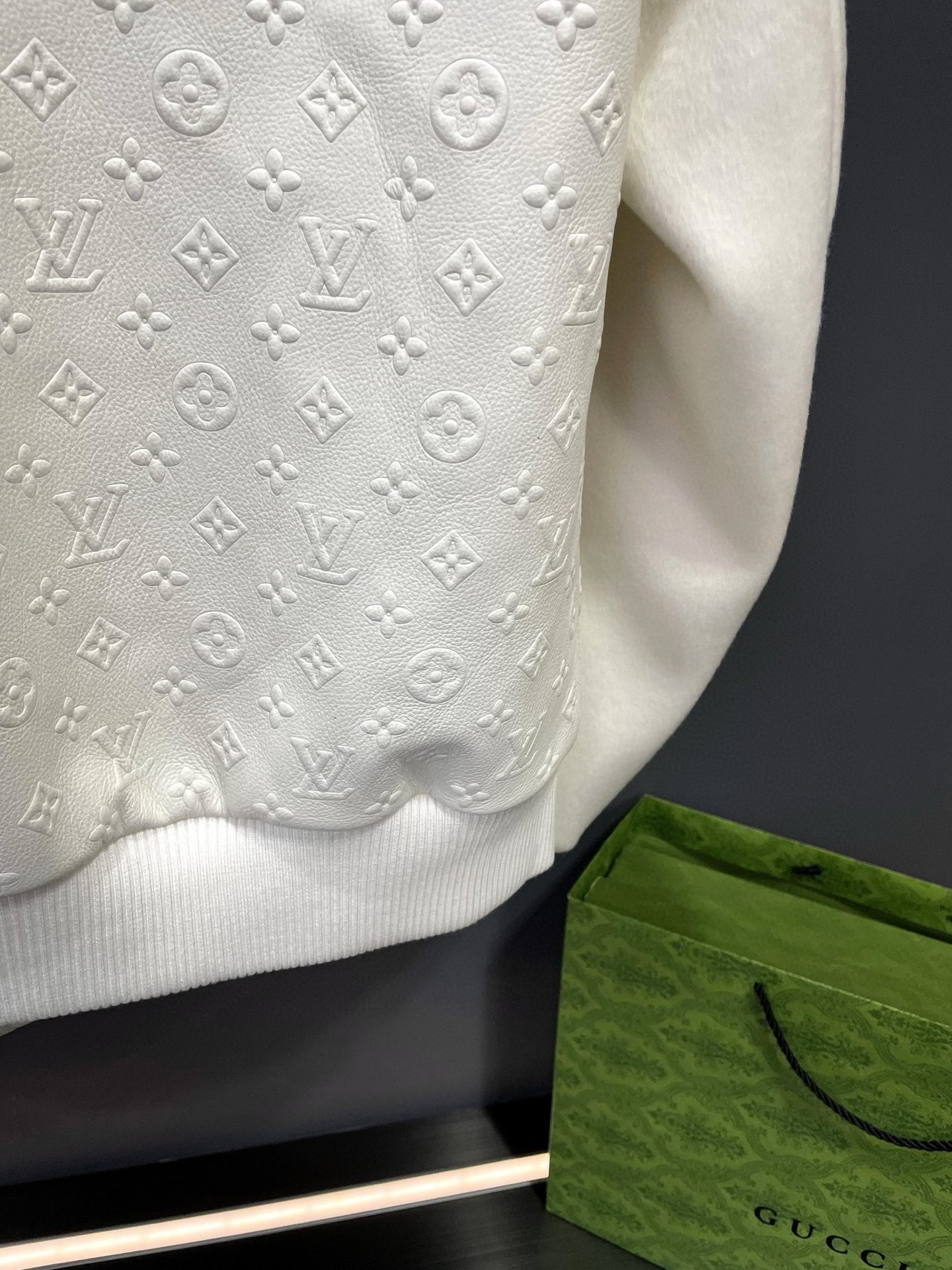 P2100 路易威登 LV 2025年新款男士羊皮拼接羊