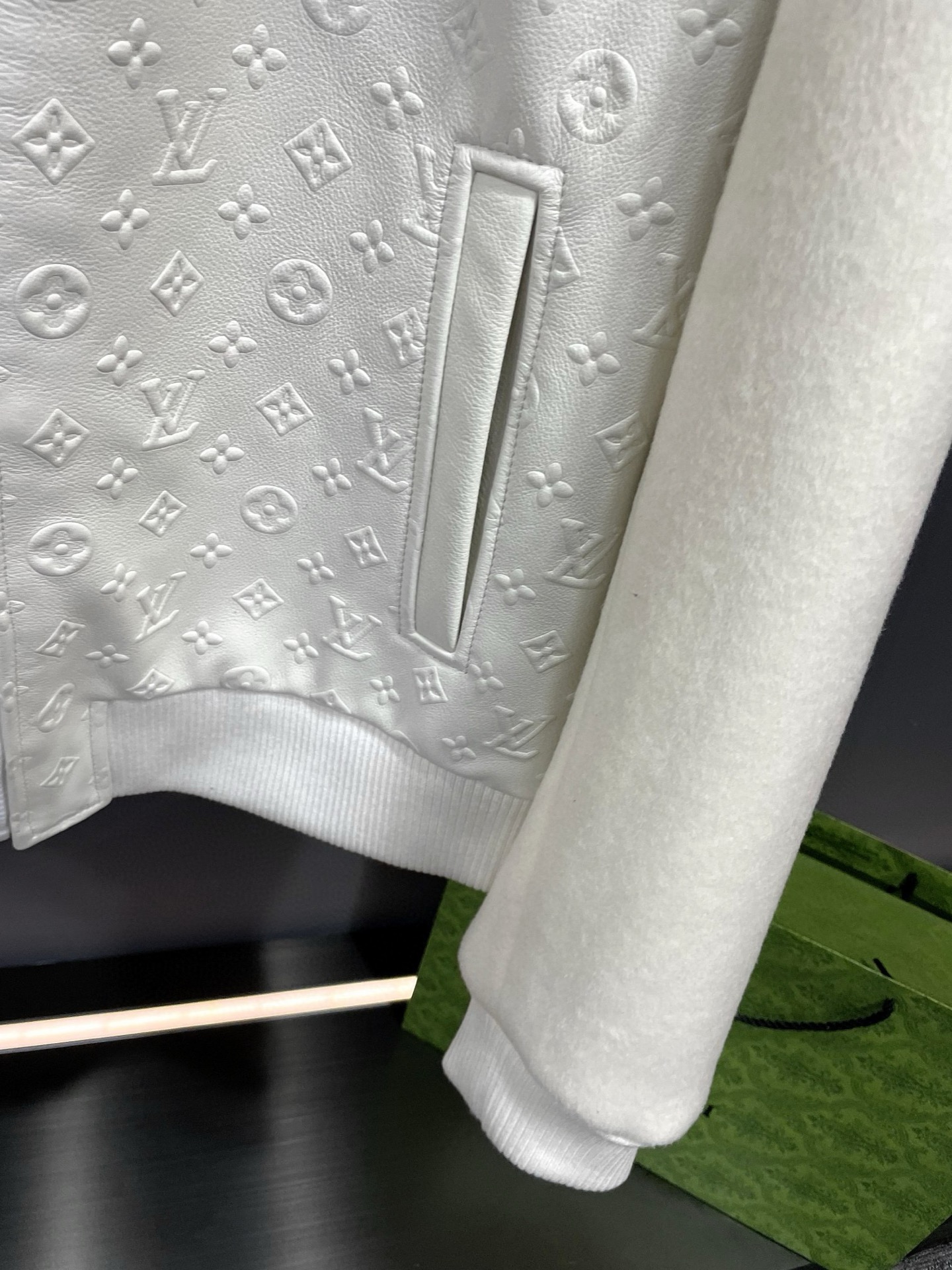 P2100 路易威登 LV 2025年新款男士羊皮拼接羊