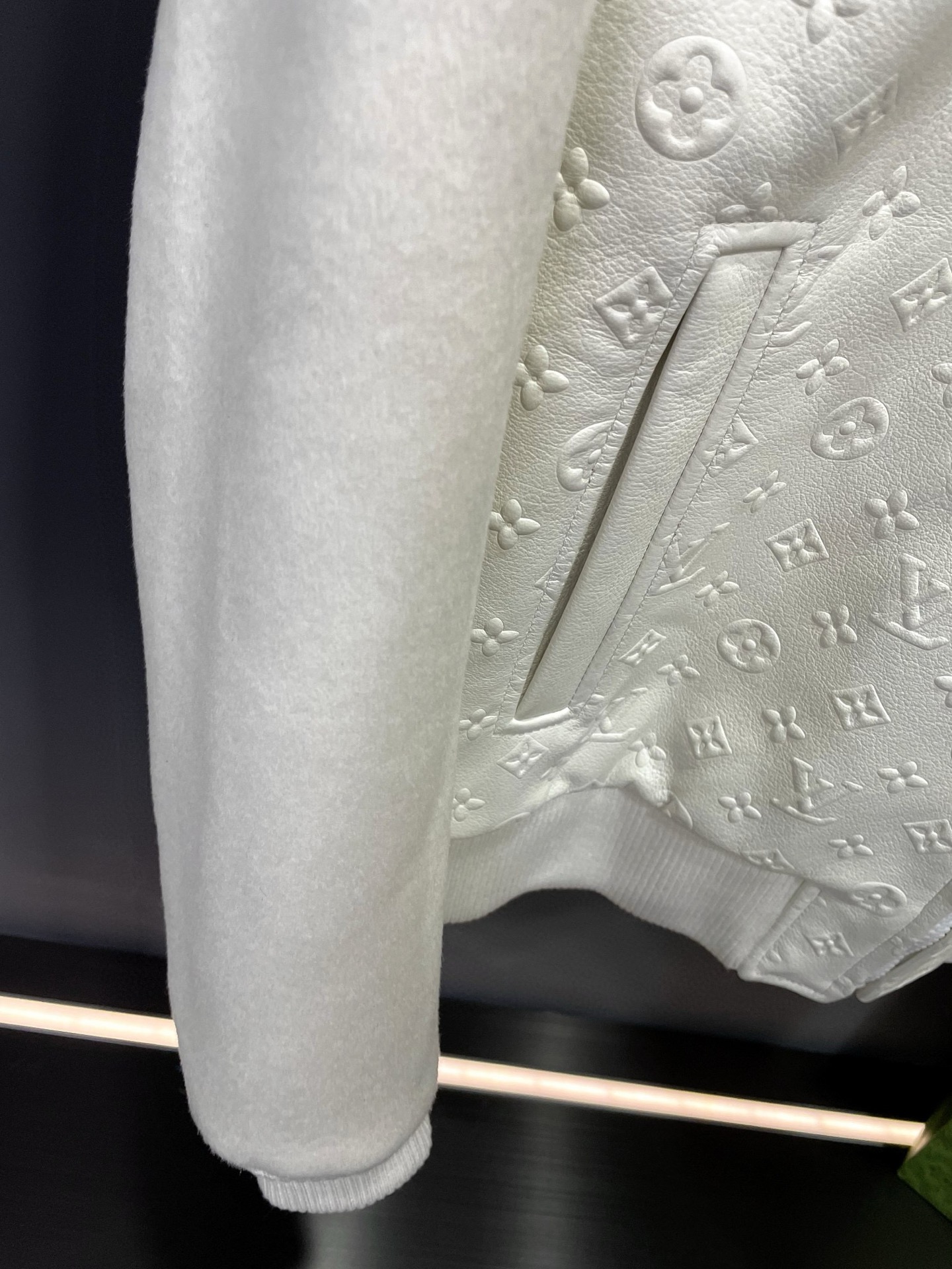 P2100 路易威登 LV 2025年新款男士羊皮拼接羊