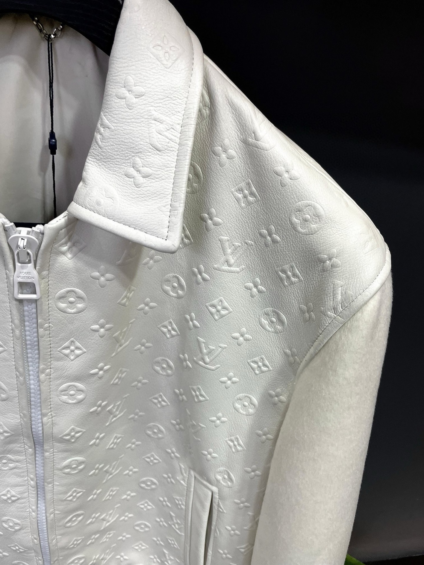 P2100 路易威登 LV 2025年新款男士羊皮拼接羊