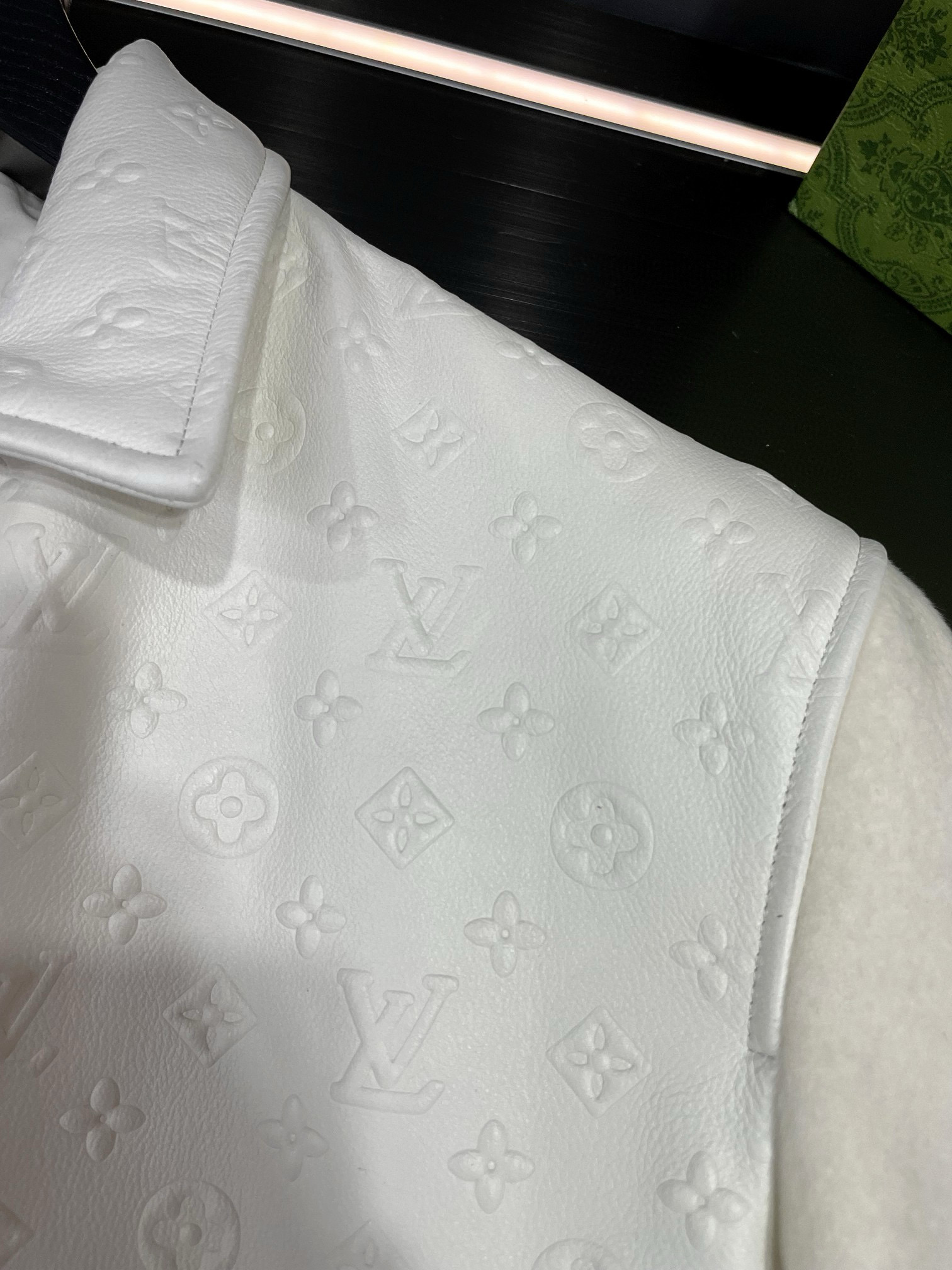 P2100 路易威登 LV 2025新款男士皮衣，平铺细