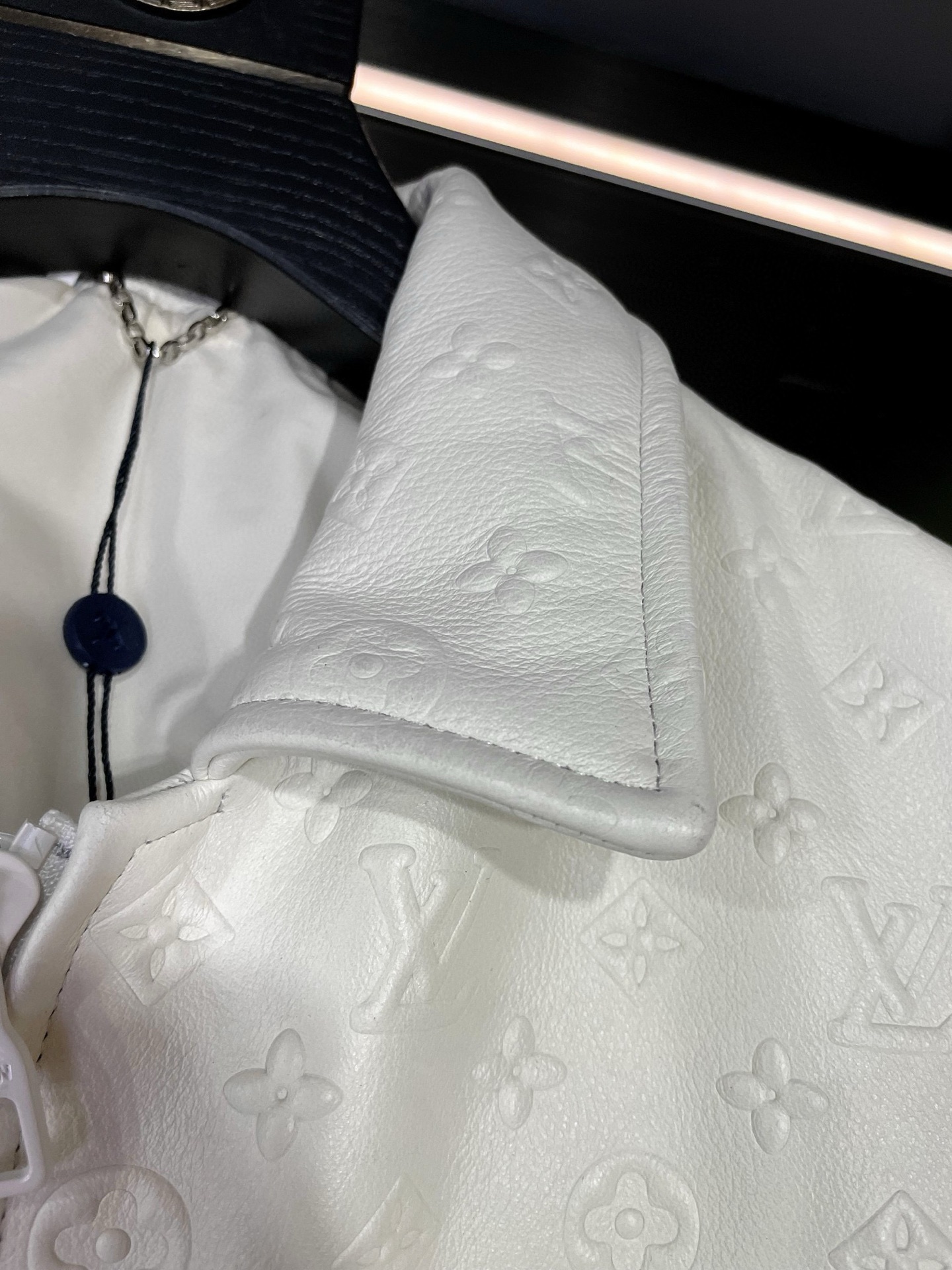 P2100 路易威登 LV 2025新款男士皮衣，平铺细