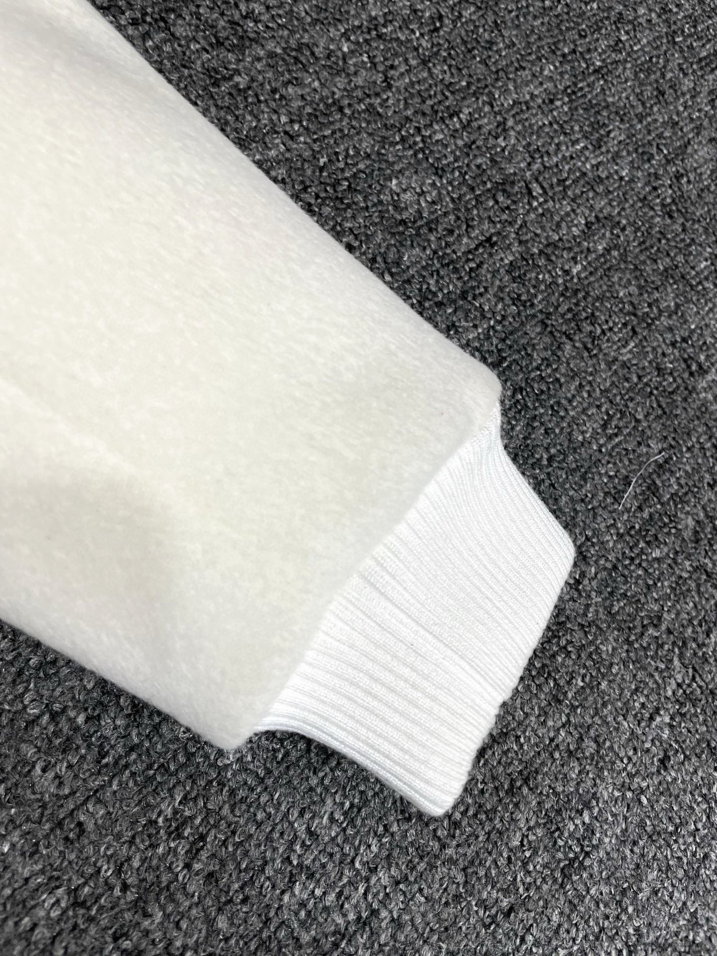 P2100 路易威登 LV 2025新款男士皮衣，平铺细