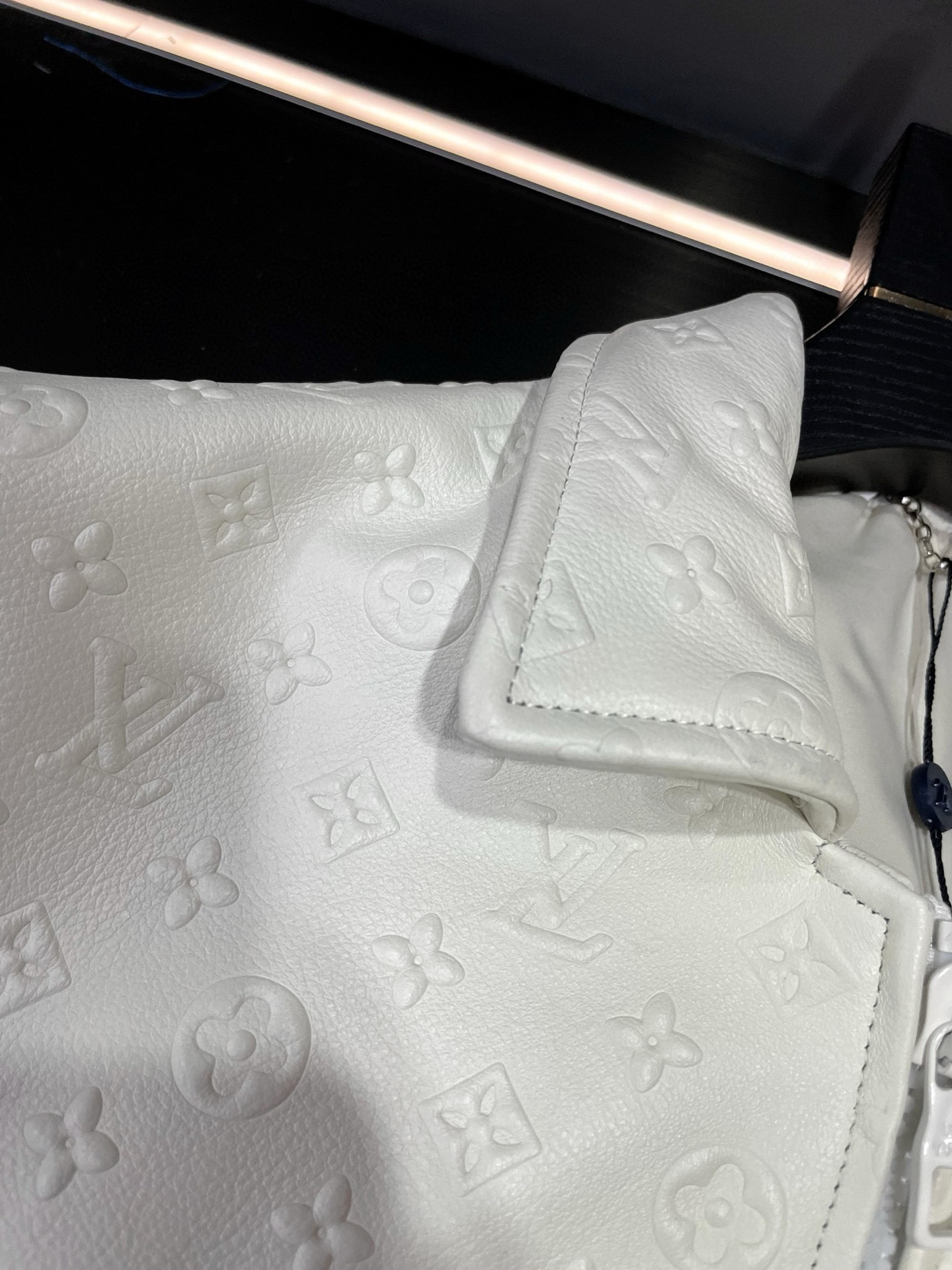 P2100 路易威登 LV 2025新款男士皮衣，平铺细