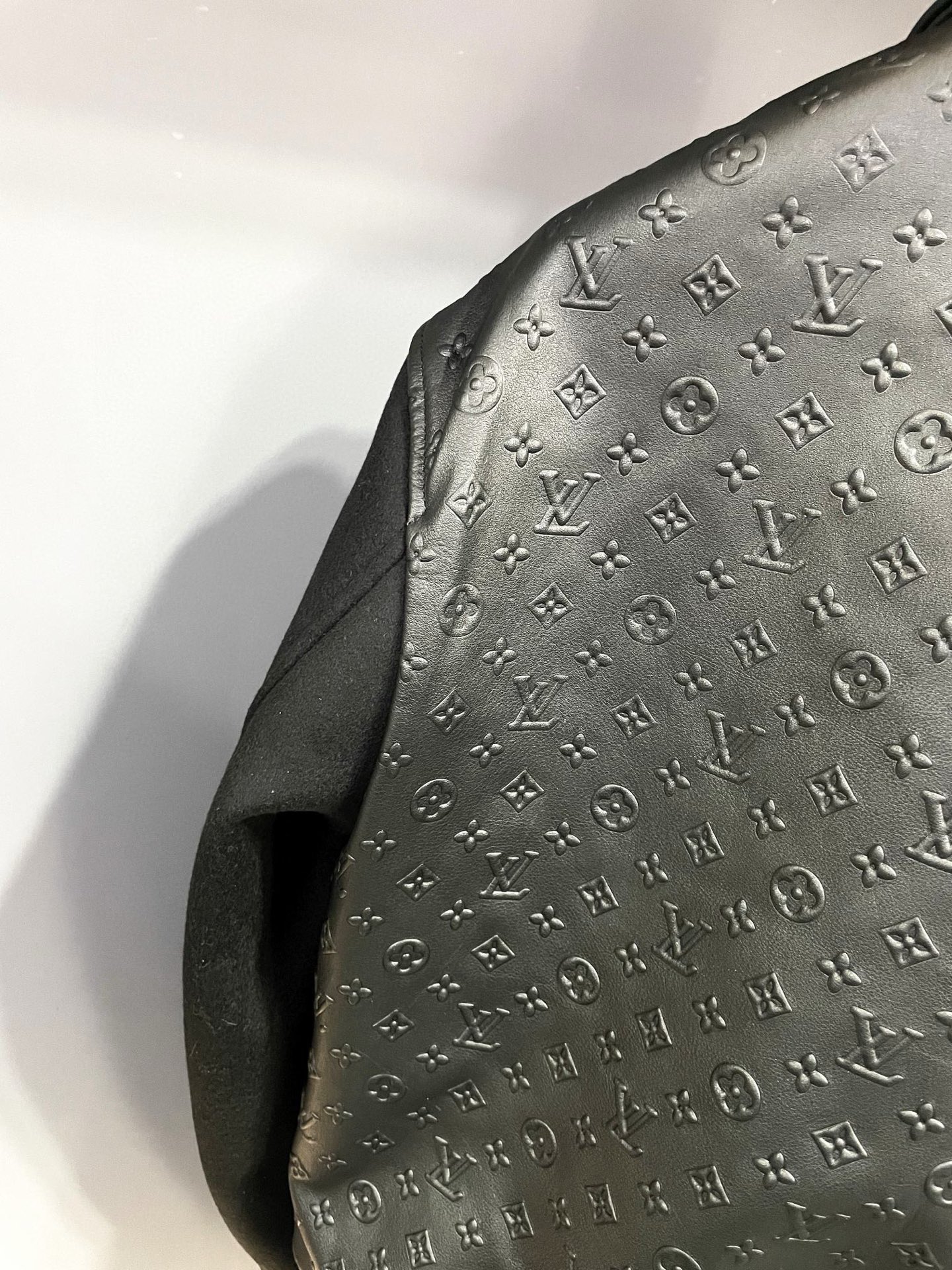 P2100 路易威登 LV 2025年新款男士羊皮拼接羊